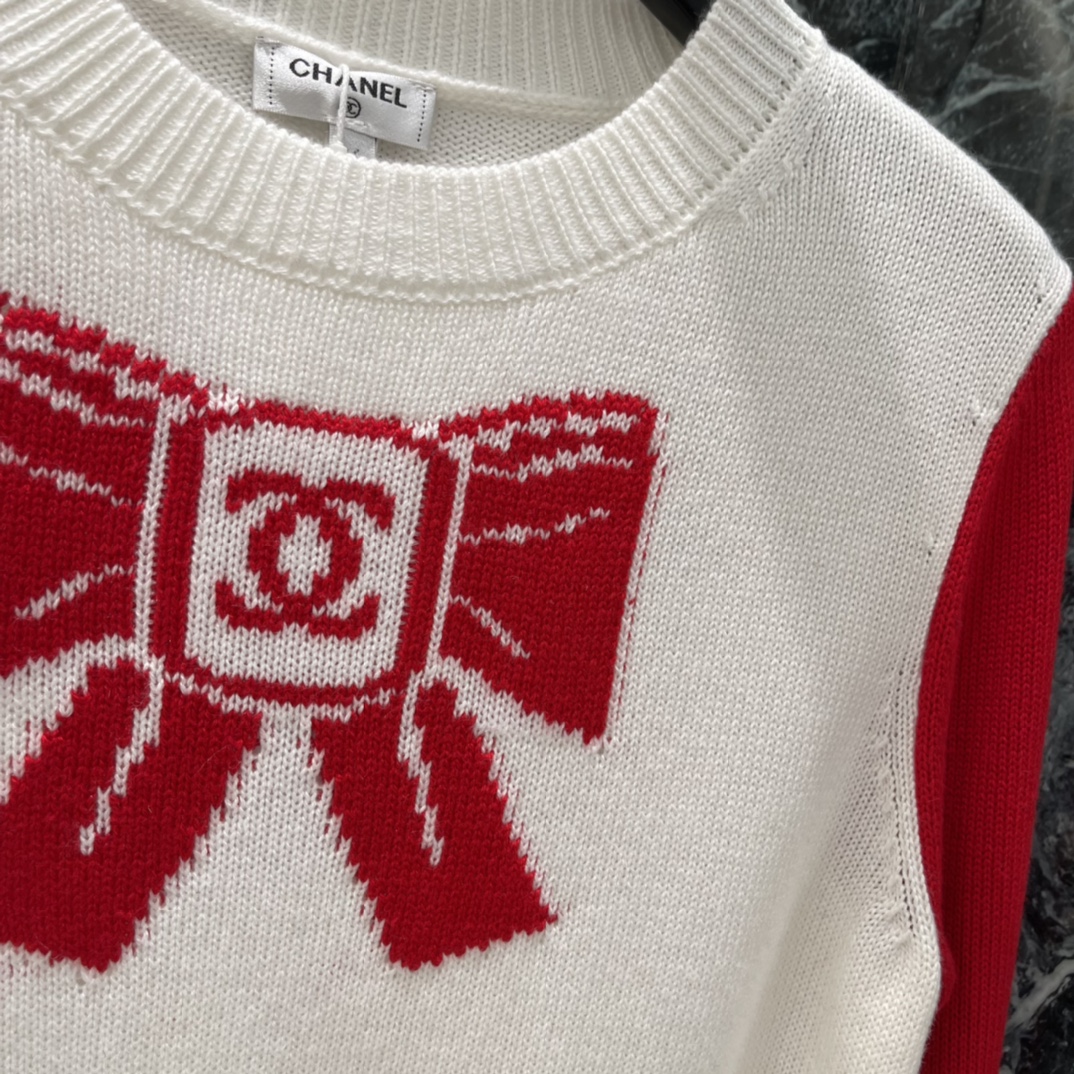 小香 25秋冬新款 撞色拼接长袖毛衣 定制羊毛针织材质手感软糯穿搭舒适套头长袖毛衣裁剪 利用黑白拼色打造