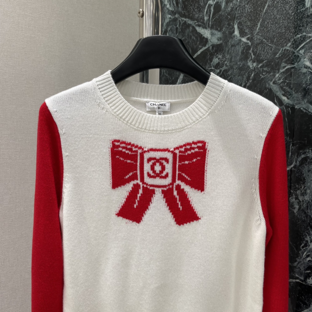 小香 25秋冬新款 撞色拼接长袖毛衣 定制羊毛针织材质手感软糯穿搭舒适套头长袖毛衣裁剪 利用黑白拼色打造