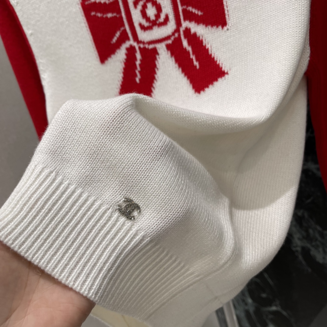 小香 25秋冬新款 撞色拼接长袖毛衣 定制羊毛针织材质手感软糯穿搭舒适套头长袖毛衣裁剪 利用黑白拼色打造