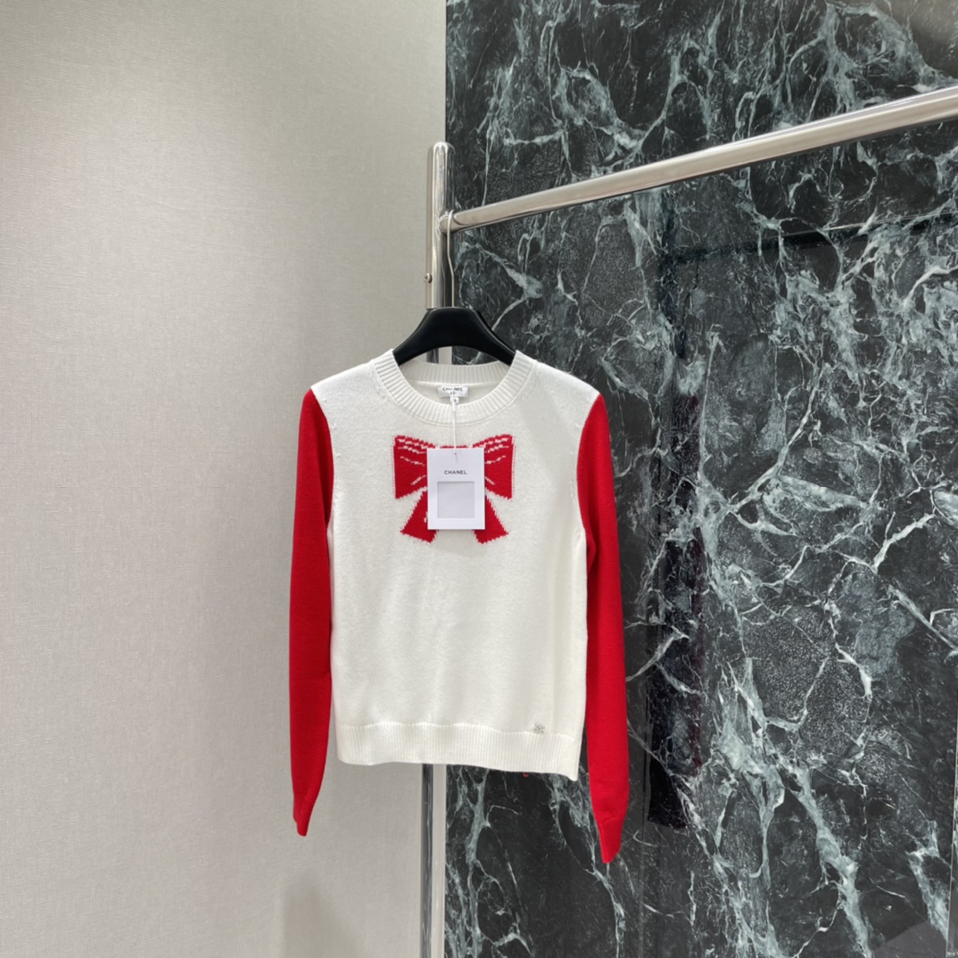 小香 25秋冬新款 撞色拼接长袖毛衣 定制羊毛针织材质手感软糯穿搭舒适套头长袖毛衣裁剪 利用黑白拼色打造