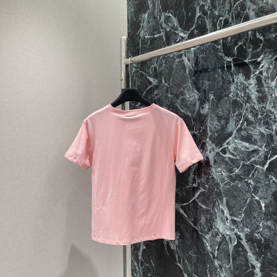 G家 25秋冬新款 马年短袖T恤 正面有卡通马和红绿条纹 童趣满满 节日氛围感拉满 马年主题寓意吉祥 超