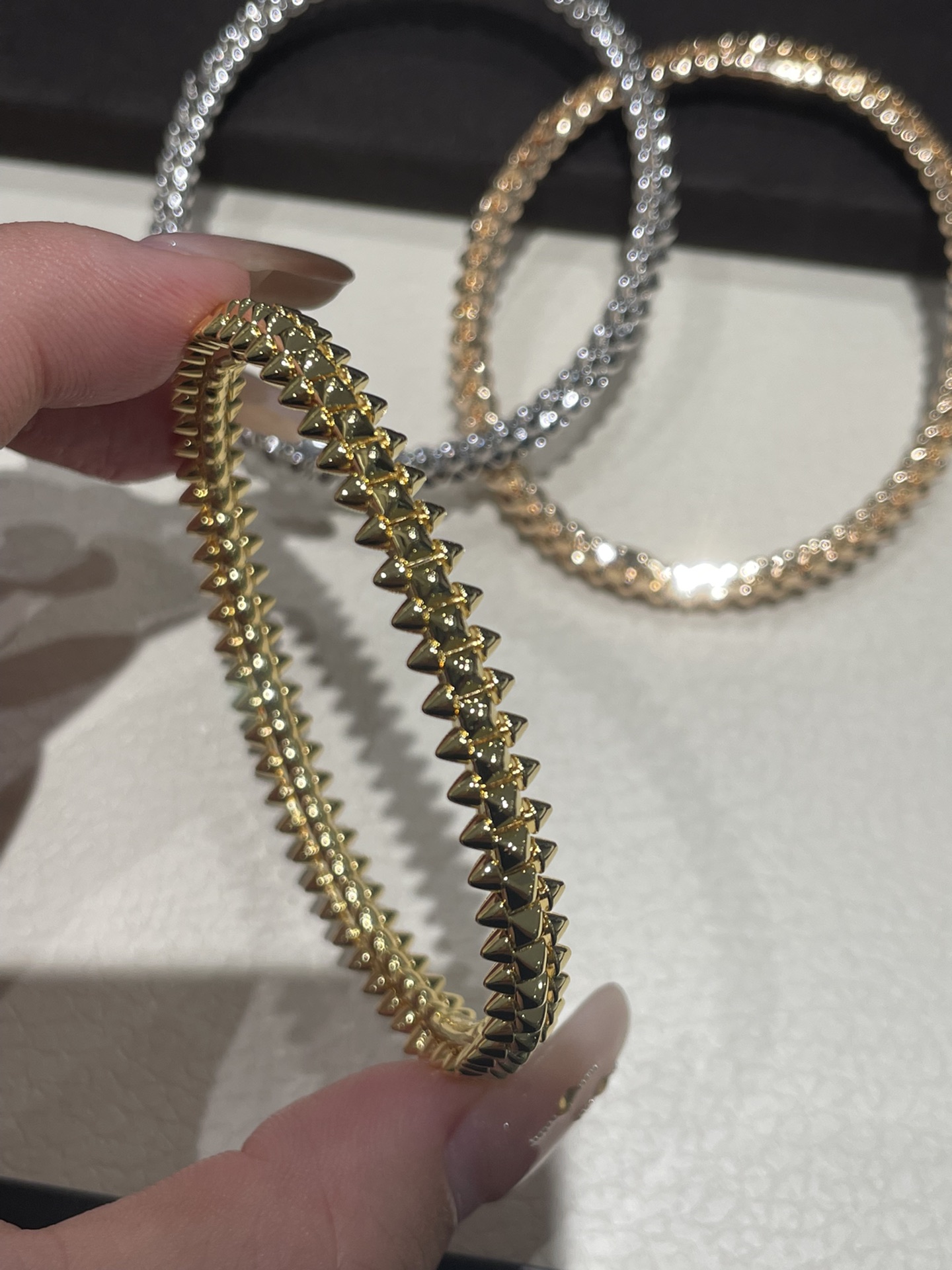 NO:677856,Kajia rivet bullet bracelet, super beautiful in person, very good texture, spot gold, 88370, bracelet, Kadia high-end jewelry19860909卡家铆钉子弹头手镯 实物超级漂亮 质感非常好 现货金色,88370,,bracelet,卡迪亚高端饰品,Jewelry