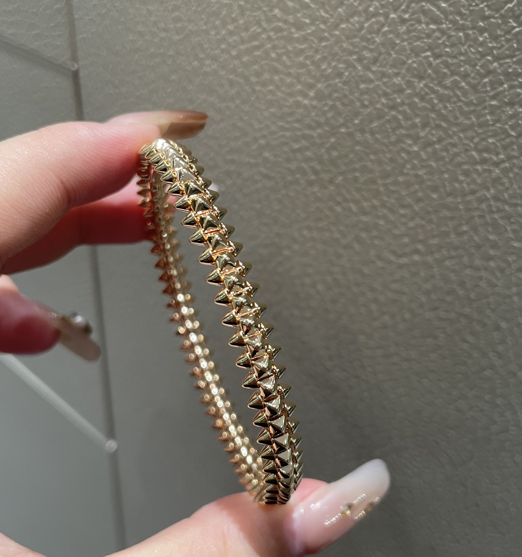 NO:677858,Kajia rivet bullet bracelet, super beautiful in person, very good texture, in stock rose gold, 88370, bracelet, Kadia high-end jewelry19860909卡家铆钉子弹头手镯 实物超级漂亮 质感非常好 现货玫瑰金,88370,,bracelet,卡迪亚高端饰品,Jewelry