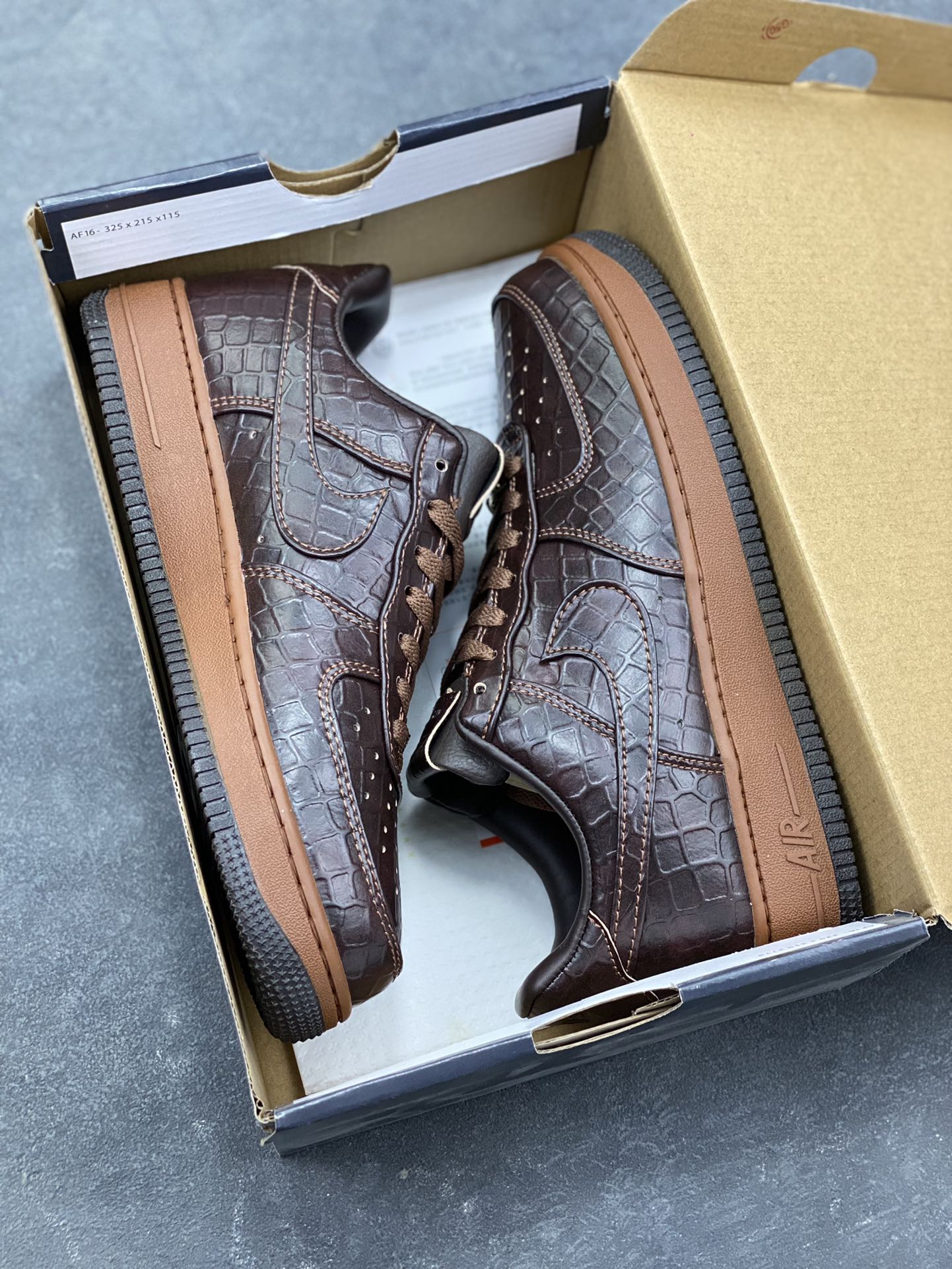 图片[9]-NIke Air Force 1 ‘07 Low 空军一号低帮 运动鞋 休闲鞋 折边针车 工艺难度大 原楦头原纸板 原装鞋盒 定制五金配件 内置全掌气垫 原厂鞋底 货号：II7090-222 尺码：36 36.5 37.5 38 38.5 39 40 40.5 41 42 42.5 43 44 44.5 45-选品中心