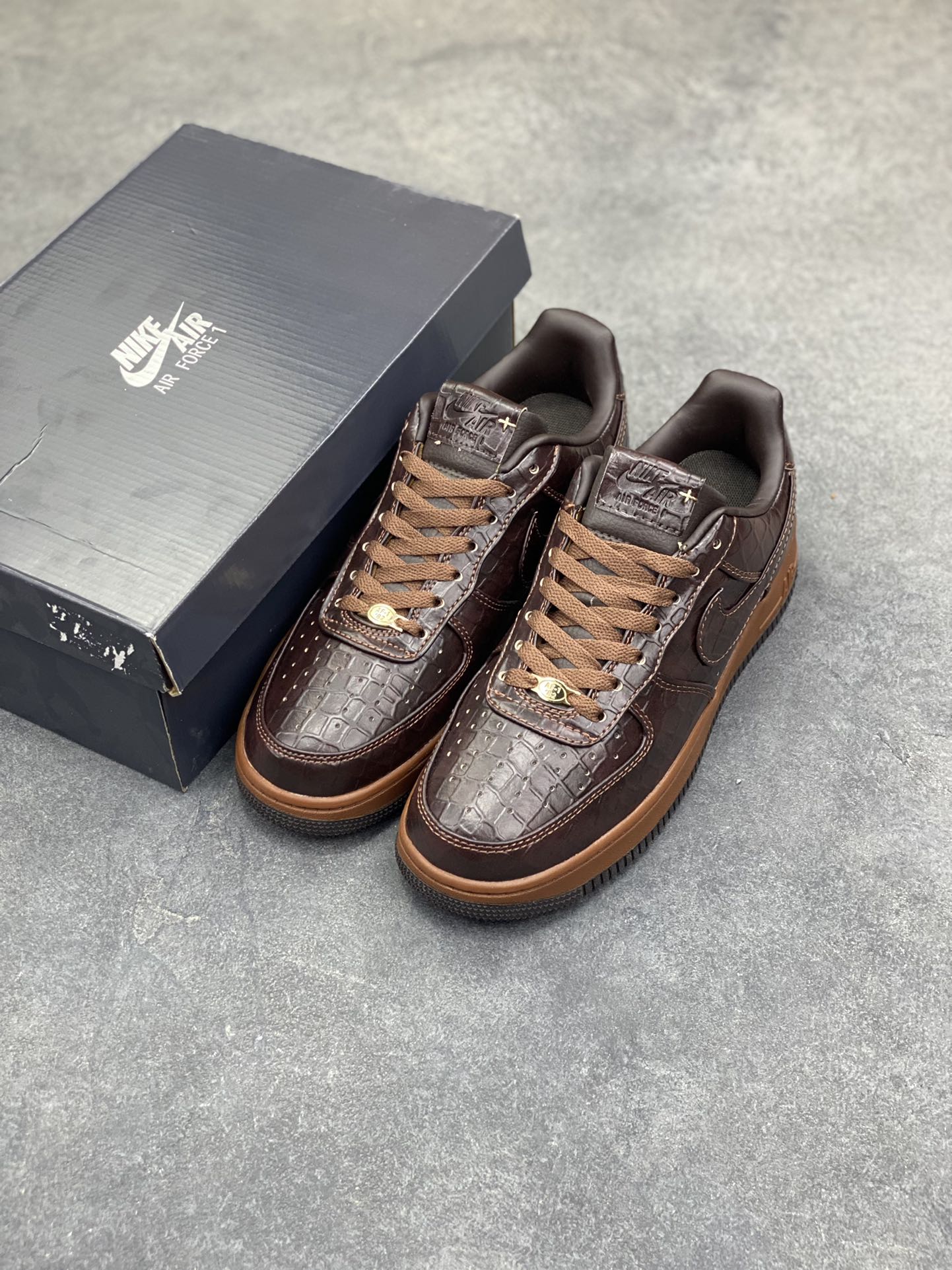 图片[8]-NIke Air Force 1 ‘07 Low 空军一号低帮 运动鞋 休闲鞋 折边针车 工艺难度大 原楦头原纸板 原装鞋盒 定制五金配件 内置全掌气垫 原厂鞋底 货号：II7090-222 尺码：36 36.5 37.5 38 38.5 39 40 40.5 41 42 42.5 43 44 44.5 45-选品中心