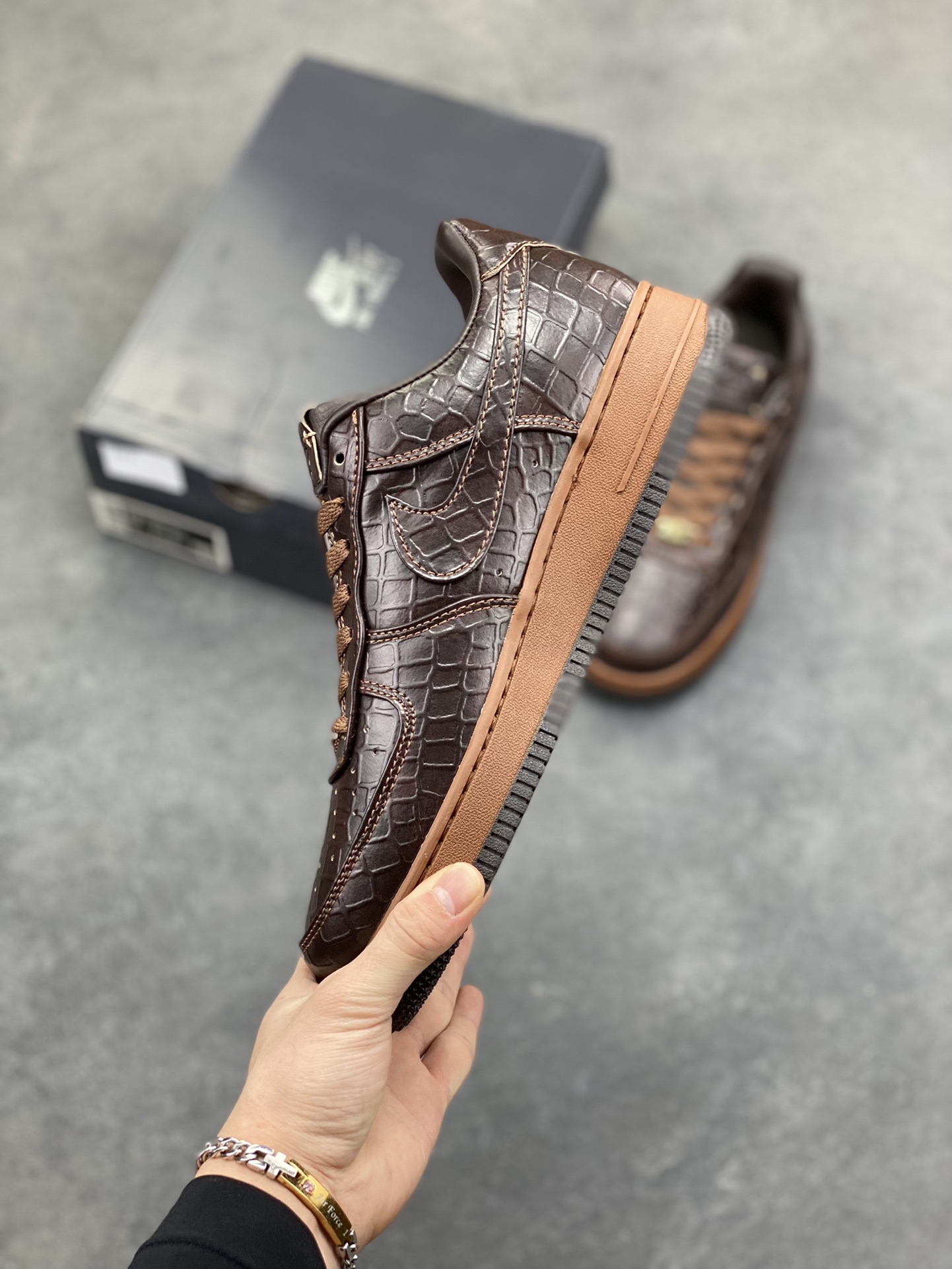 图片[3]-NIke Air Force 1 ‘07 Low 空军一号低帮 运动鞋 休闲鞋 折边针车 工艺难度大 原楦头原纸板 原装鞋盒 定制五金配件 内置全掌气垫 原厂鞋底 货号：II7090-222 尺码：36 36.5 37.5 38 38.5 39 40 40.5 41 42 42.5 43 44 44.5 45-选品中心