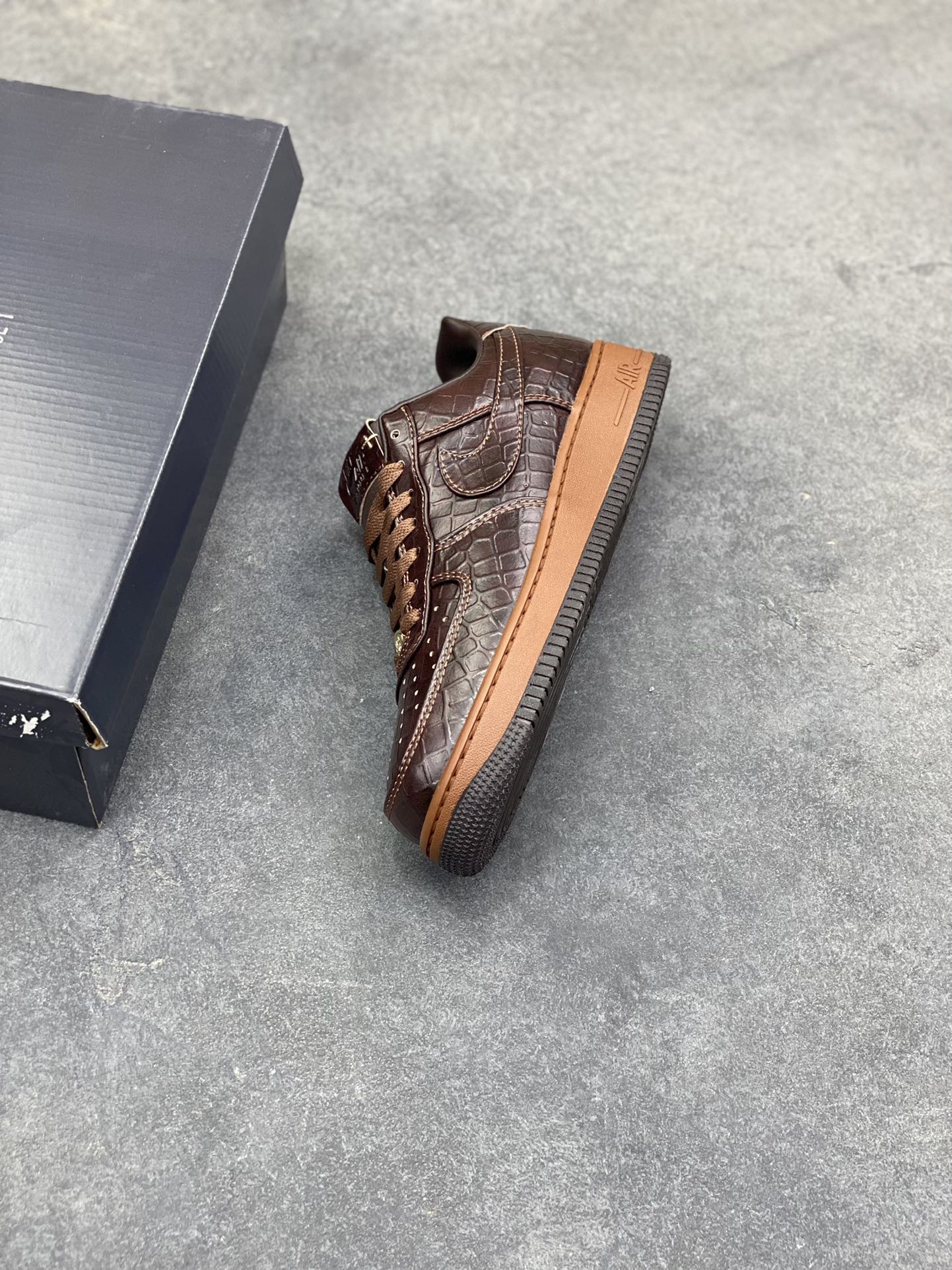 图片[7]-NIke Air Force 1 ‘07 Low 空军一号低帮 运动鞋 休闲鞋 折边针车 工艺难度大 原楦头原纸板 原装鞋盒 定制五金配件 内置全掌气垫 原厂鞋底 货号：II7090-222 尺码：36 36.5 37.5 38 38.5 39 40 40.5 41 42 42.5 43 44 44.5 45-选品中心