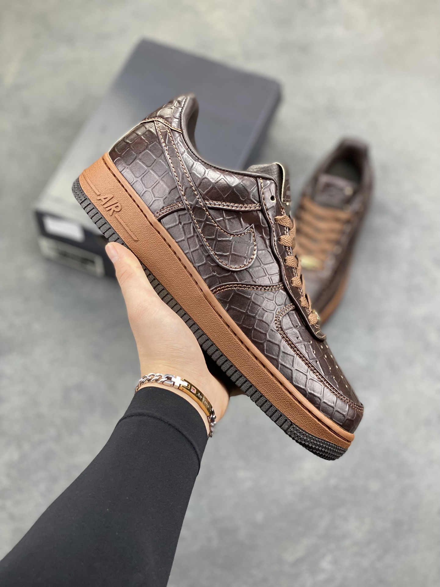 NIke Air Force 1 ‘07 Low 空军一号低帮 运动鞋 休闲鞋 折边针车 工艺难度大 原楦头原纸板 原装鞋盒 定制五金配件 内置全掌气垫 原厂鞋底 货号：II7090-222 尺码：36 36.5 37.5 38 38.5 39 40 40.5 41 42 42.5 43 44 44.5 45-选品中心