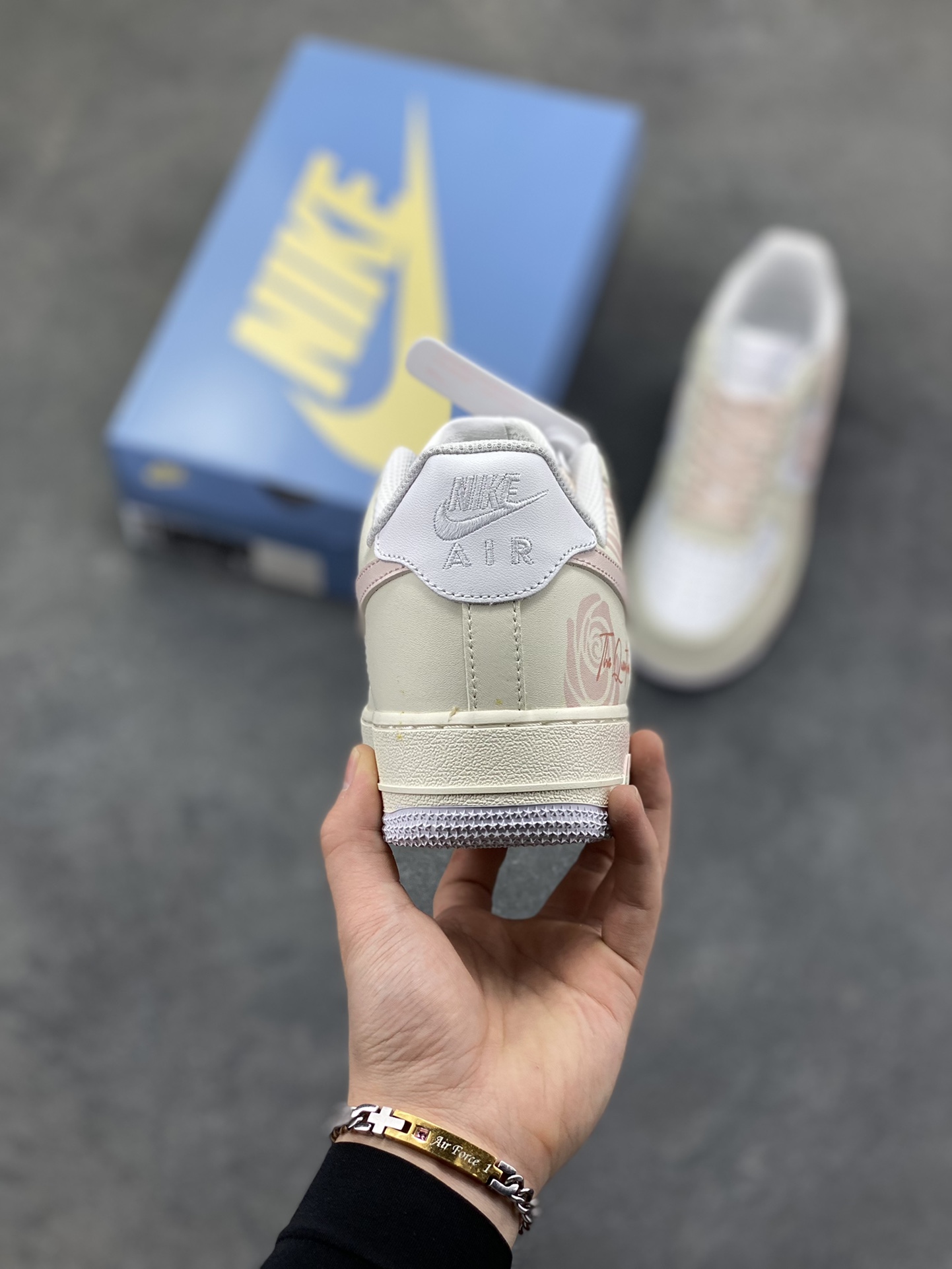 图片[4]-Nike Air Force 1 Low’07 蔷薇之吻 空军一号低帮休闲板鞋 定制皮料 原厂3D打印 定制鞋盒 原楦原纸板 纯正空军版型 内置全掌气垫 货号：ZH0316-150 尺码：36 36.5 37.5 38 38.5 39 40 40.5 41 42 42.5 43 44 44.5 45-选品中心