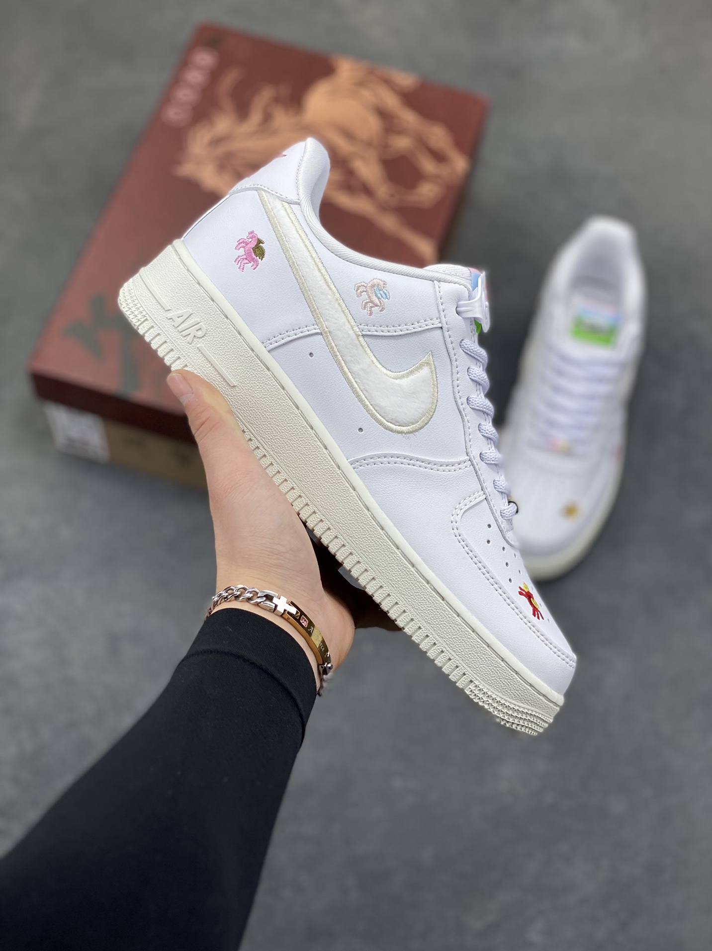NIke Air Force 1 ‘07 Low 空军一号低帮 运动鞋 休闲鞋 折边针车 工艺难度大 原楦头原纸板 原装鞋盒 定制五金配件 内置全掌气垫 原厂鞋底 货号：CJ9179-001 尺码：36 36.5 37.5 38 38.5 39 40 40.5 41 42 42.5 43 44 44.5 45-选品中心