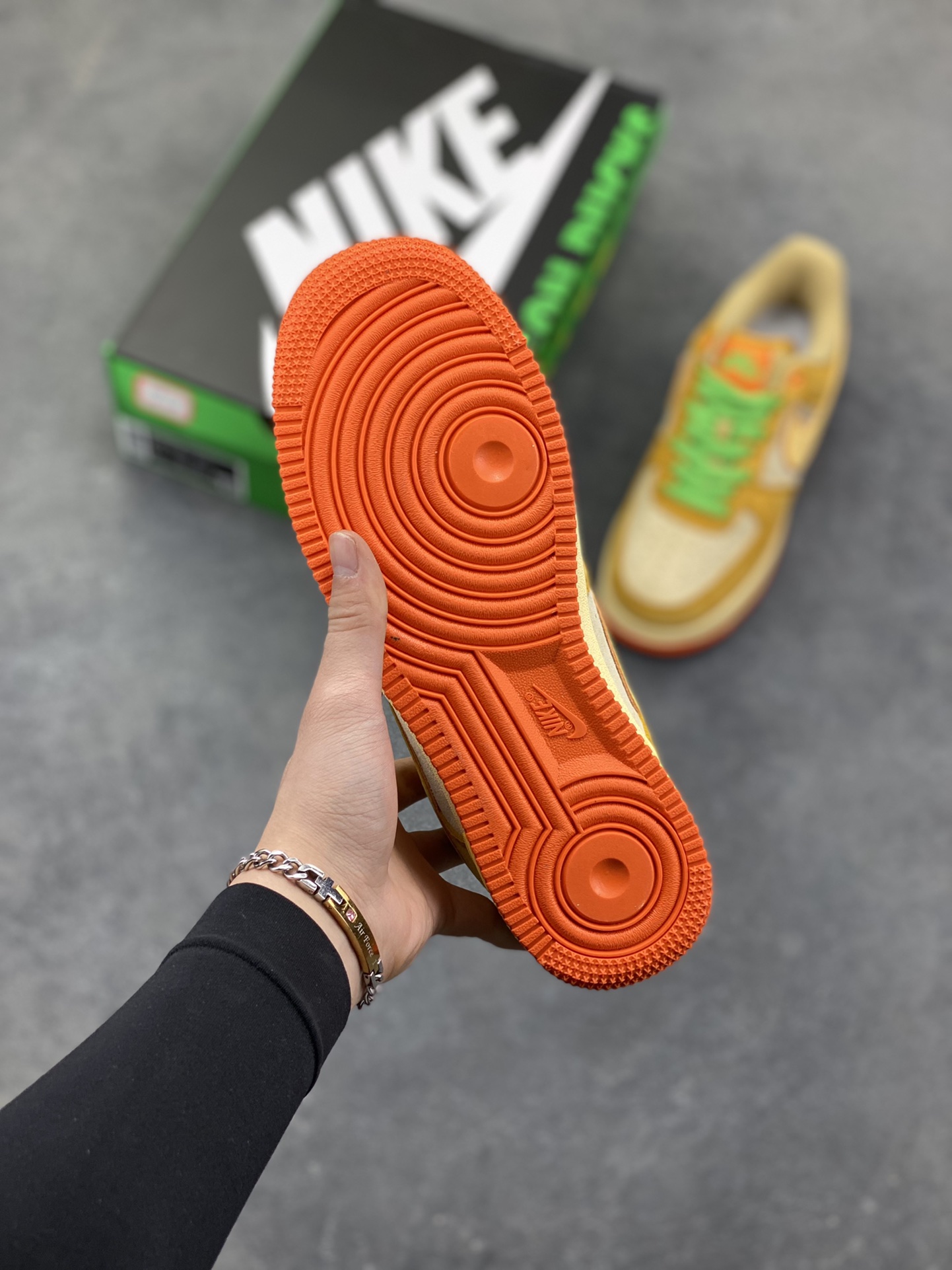 图片[5]-NIke Air Force 1 ‘07 Low 空军一号低帮 运动鞋 休闲鞋 折边针车 工艺难度大 原楦头原纸板 原装鞋盒 定制五金配件 内置全掌气垫 原厂鞋底 货号：IU7612-700 尺码：36 36.5 37.5 38 38.5 39 40 40.5 41 42 42.5 43 44 44.5 45-选品中心