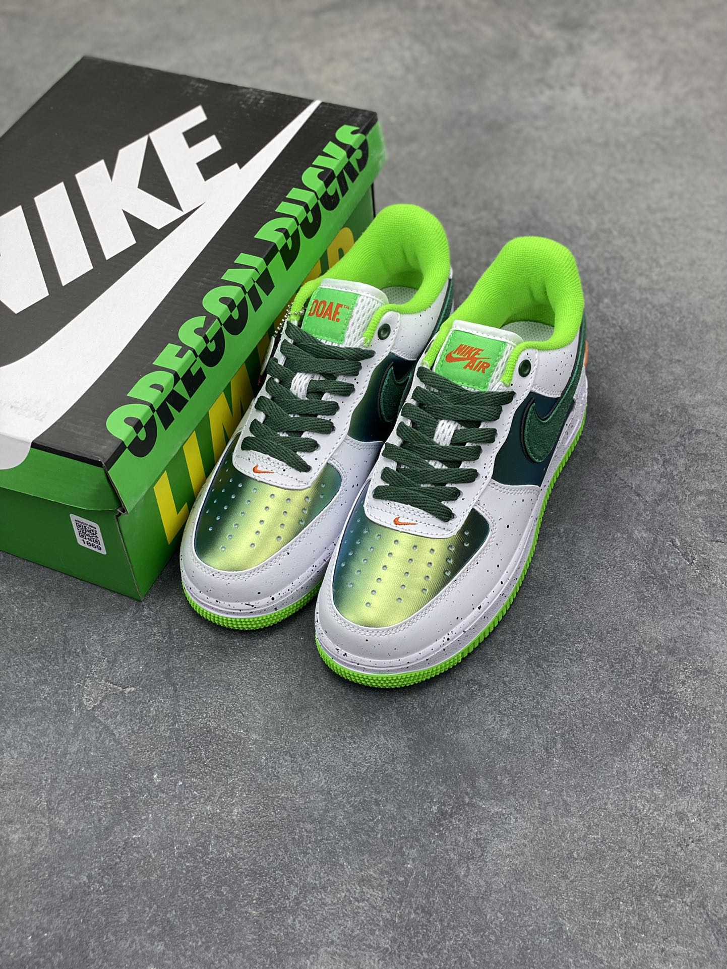 图片[8]-NIke Air Force 1 ‘07 Low 空军一号低帮 运动鞋 休闲鞋 折边针车 工艺难度大 原楦头原纸板 原装鞋盒 定制五金配件 内置全掌气垫 原厂鞋底 货号：IU7613-100 尺码：36 36.5 37.5 38 38.5 39 40 40.5 41 42 42.5 43 44 44.5 45-选品中心