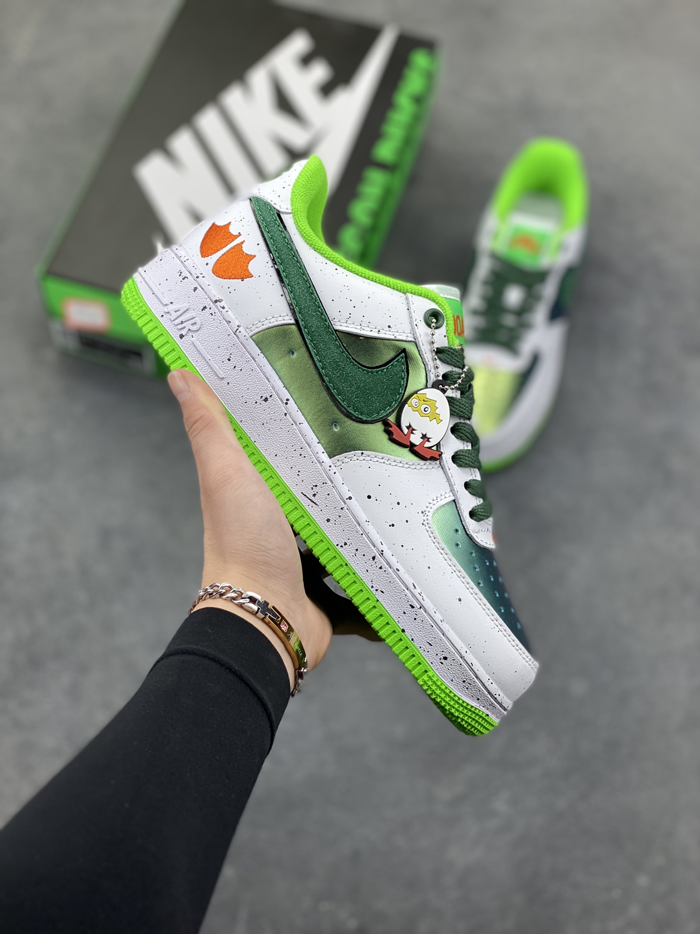 NIke Air Force 1 ‘07 Low 空军一号低帮 运动鞋 休闲鞋 折边针车 工艺难度大 原楦头原纸板 原装鞋盒 定制五金配件 内置全掌气垫 原厂鞋底 货号：IU7613-100 尺码：36 36.5 37.5 38 38.5 39 40 40.5 41 42 42.5 43 44 44.5 45-选品中心
