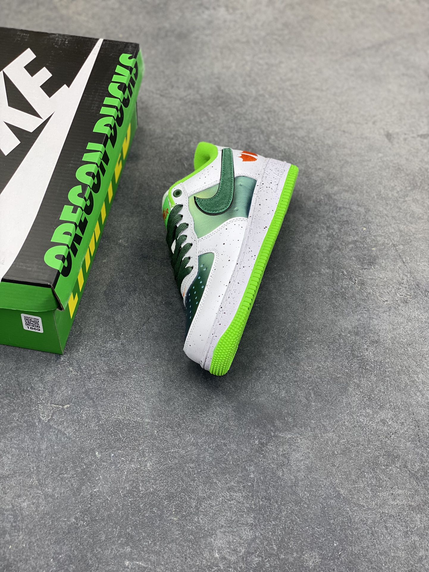 图片[7]-NIke Air Force 1 ‘07 Low 空军一号低帮 运动鞋 休闲鞋 折边针车 工艺难度大 原楦头原纸板 原装鞋盒 定制五金配件 内置全掌气垫 原厂鞋底 货号：IU7613-100 尺码：36 36.5 37.5 38 38.5 39 40 40.5 41 42 42.5 43 44 44.5 45-选品中心