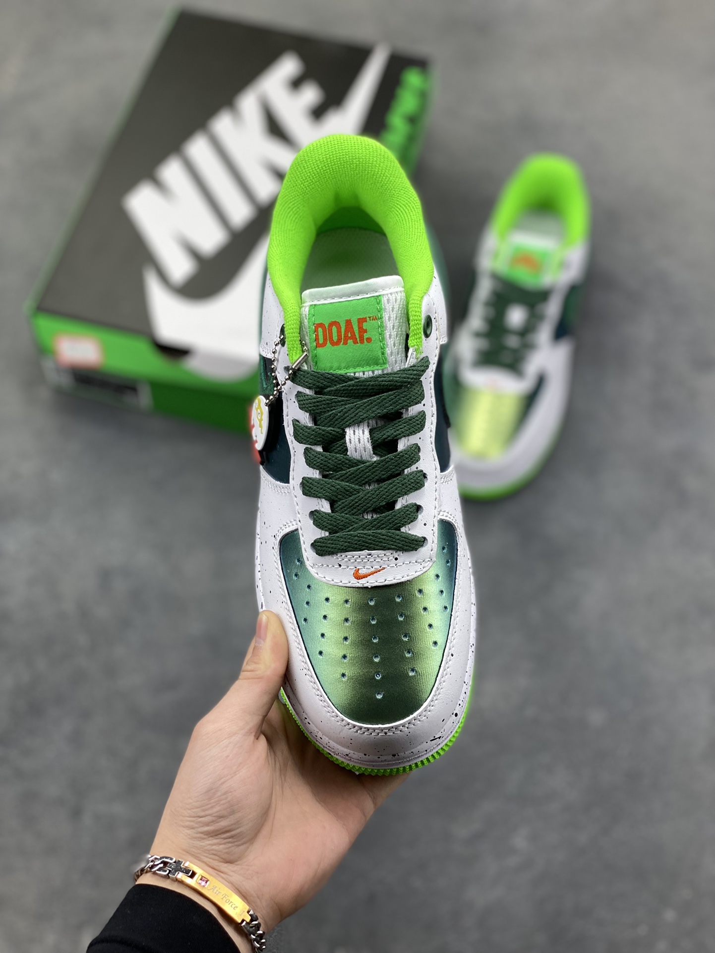 图片[2]-NIke Air Force 1 ‘07 Low 空军一号低帮 运动鞋 休闲鞋 折边针车 工艺难度大 原楦头原纸板 原装鞋盒 定制五金配件 内置全掌气垫 原厂鞋底 货号：IU7613-100 尺码：36 36.5 37.5 38 38.5 39 40 40.5 41 42 42.5 43 44 44.5 45-选品中心