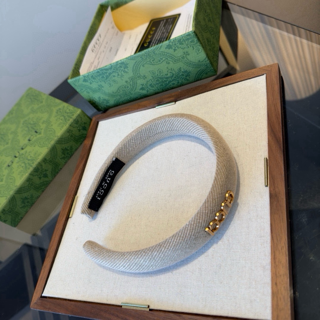 P60&yen;

 Gucci古奇发箍