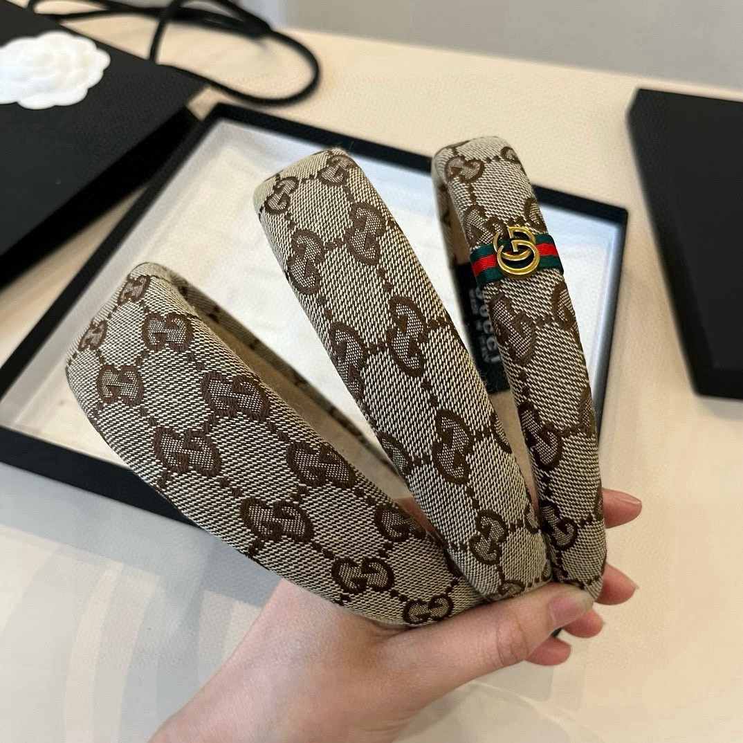 P60&yen;

 Gucci古奇发箍3cm