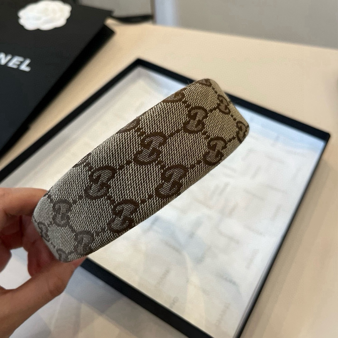 P60&yen;

 Gucci古奇发箍3cm