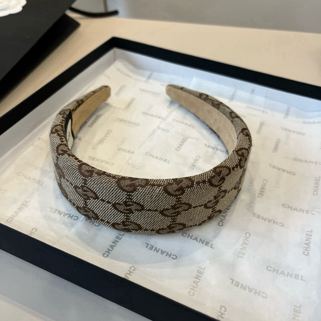 P60&yen;

 Gucci古奇发箍3cm