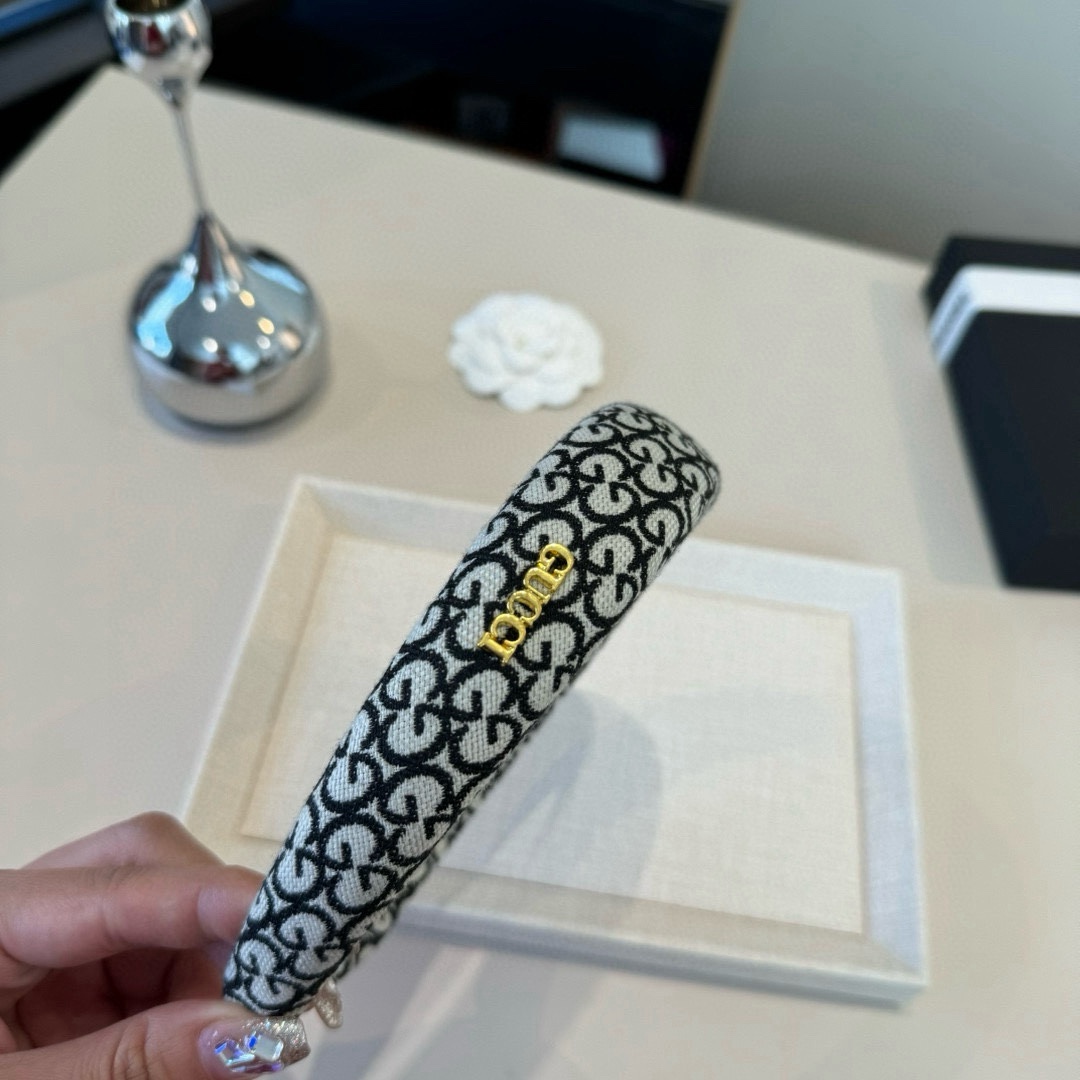 P60&yen;

Gucci古奇新款发箍