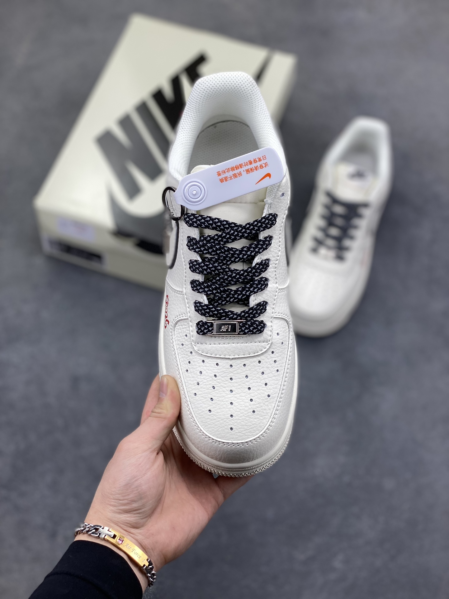 图片[2]-Nike Air Force 1 Low 马年限定 原楦头原纸板 打造纯正空军版型 专注外贸渠道 全掌内置蜂窝气垫 原盒配件 原厂中底钢印、拉帮完美 货号： CS5288-059 尺码： 36 36.5 37.5 38 38.5 39 40 40.5 41 42 42.5 43 44 45-选品中心