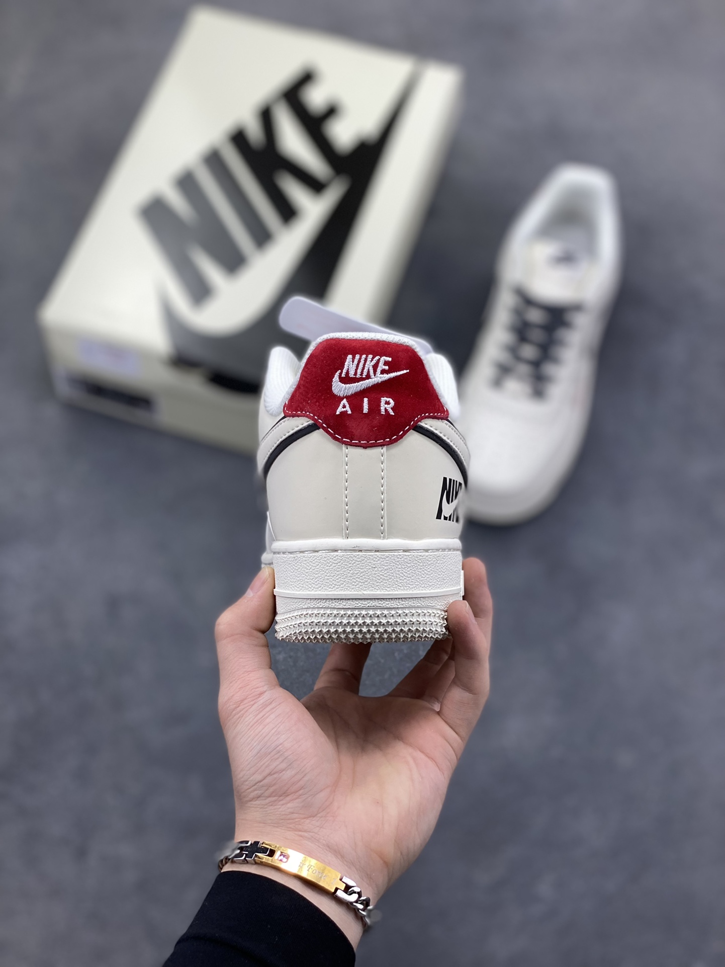 图片[4]-Nike Air Force 1 Low 马年限定 原楦头原纸板 打造纯正空军版型 专注外贸渠道 全掌内置蜂窝气垫 原盒配件 原厂中底钢印、拉帮完美 货号： CS5288-059 尺码： 36 36.5 37.5 38 38.5 39 40 40.5 41 42 42.5 43 44 45-选品中心