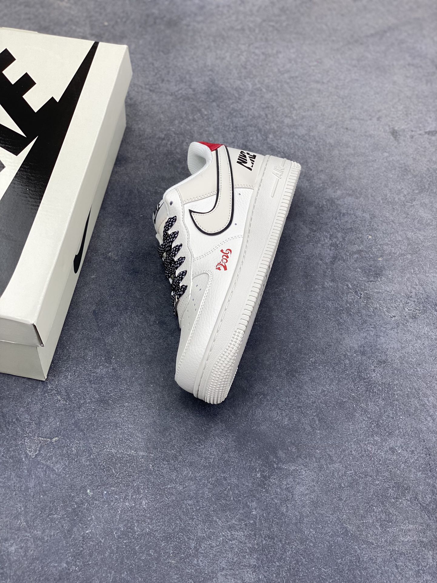 图片[7]-Nike Air Force 1 Low 马年限定 原楦头原纸板 打造纯正空军版型 专注外贸渠道 全掌内置蜂窝气垫 原盒配件 原厂中底钢印、拉帮完美 货号： CS5288-059 尺码： 36 36.5 37.5 38 38.5 39 40 40.5 41 42 42.5 43 44 45-选品中心