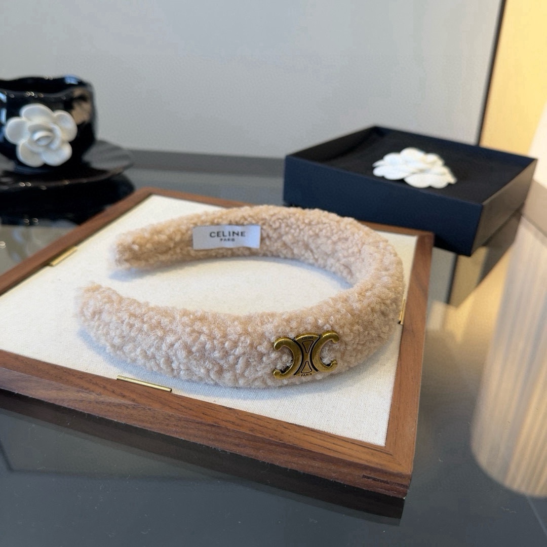 P60&yen;

Celine赛琳新款发箍