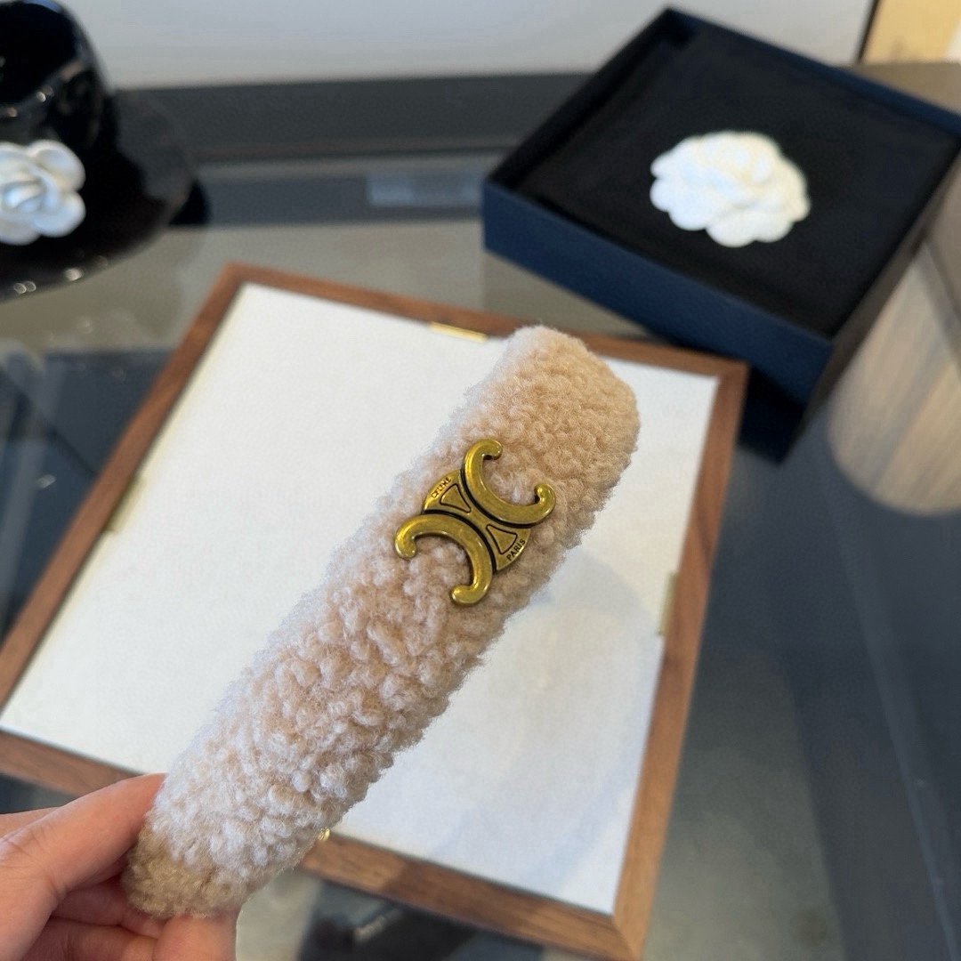 P60&yen;

Celine赛琳新款发箍