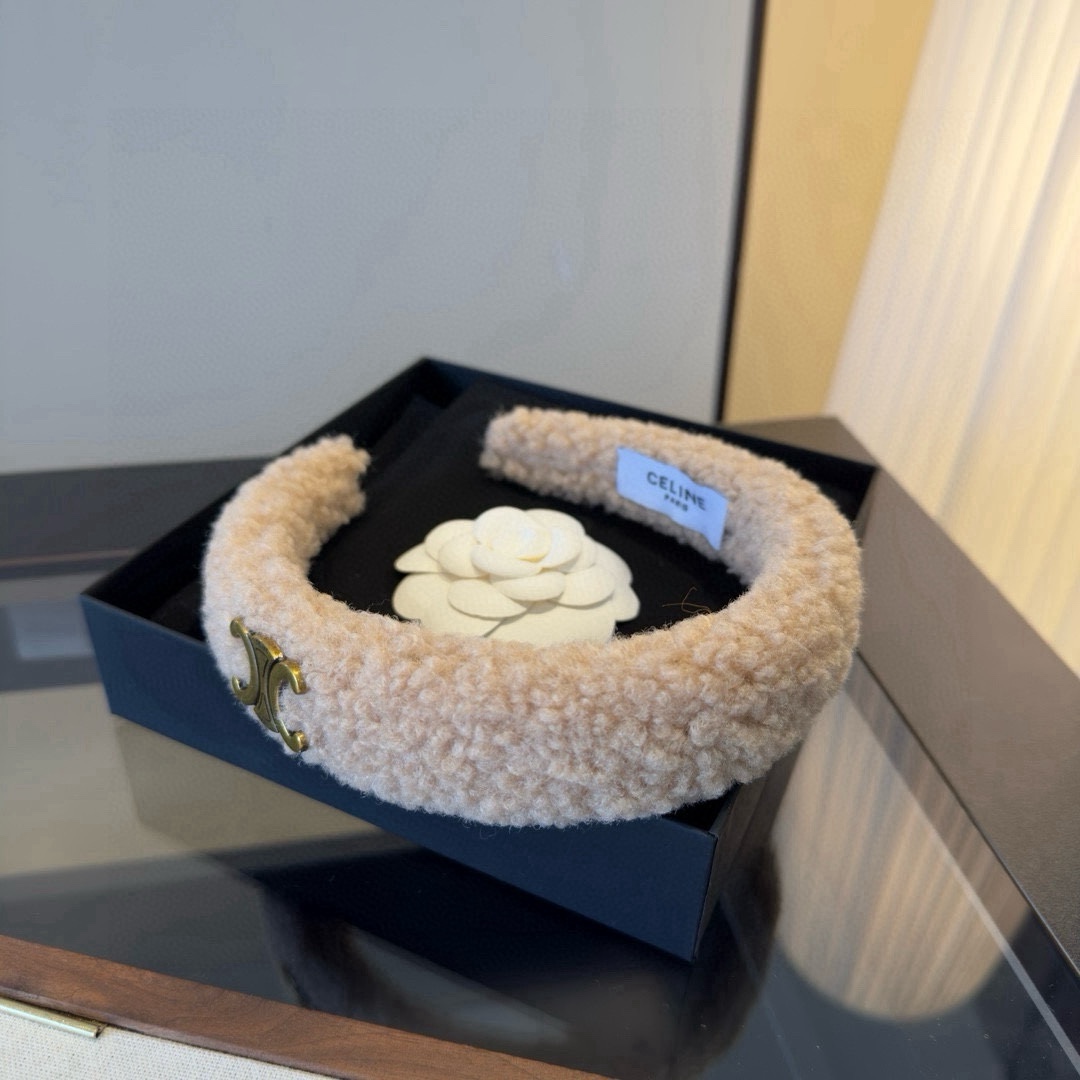 P60&yen;

Celine赛琳新款发箍