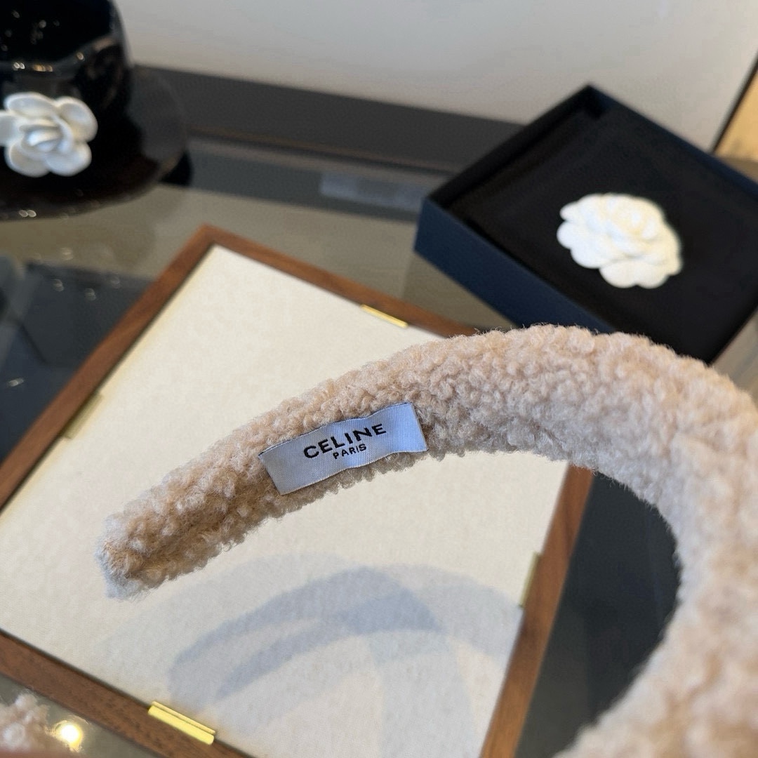 P60&yen;

Celine赛琳新款发箍