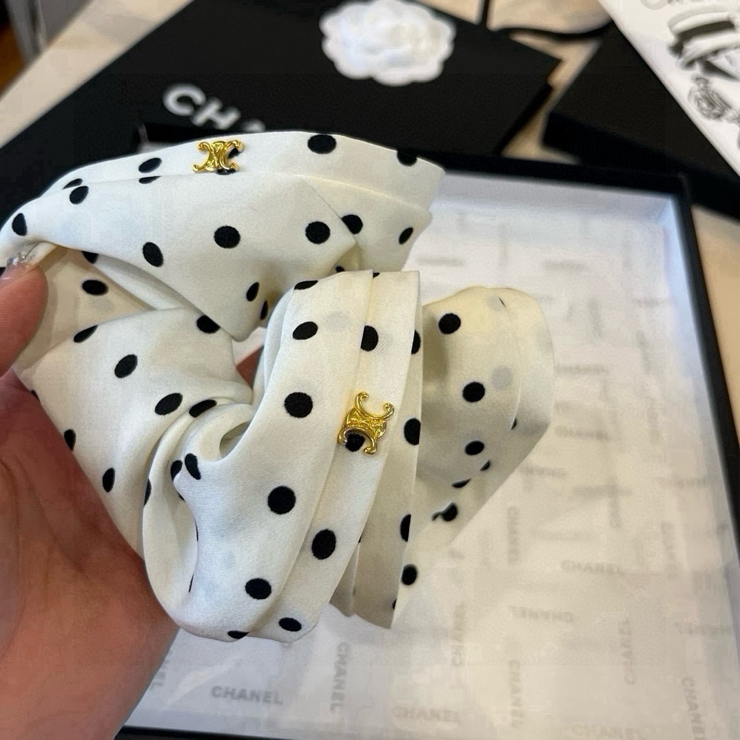 P60&yen;

Celine赛琳新款新款发圈