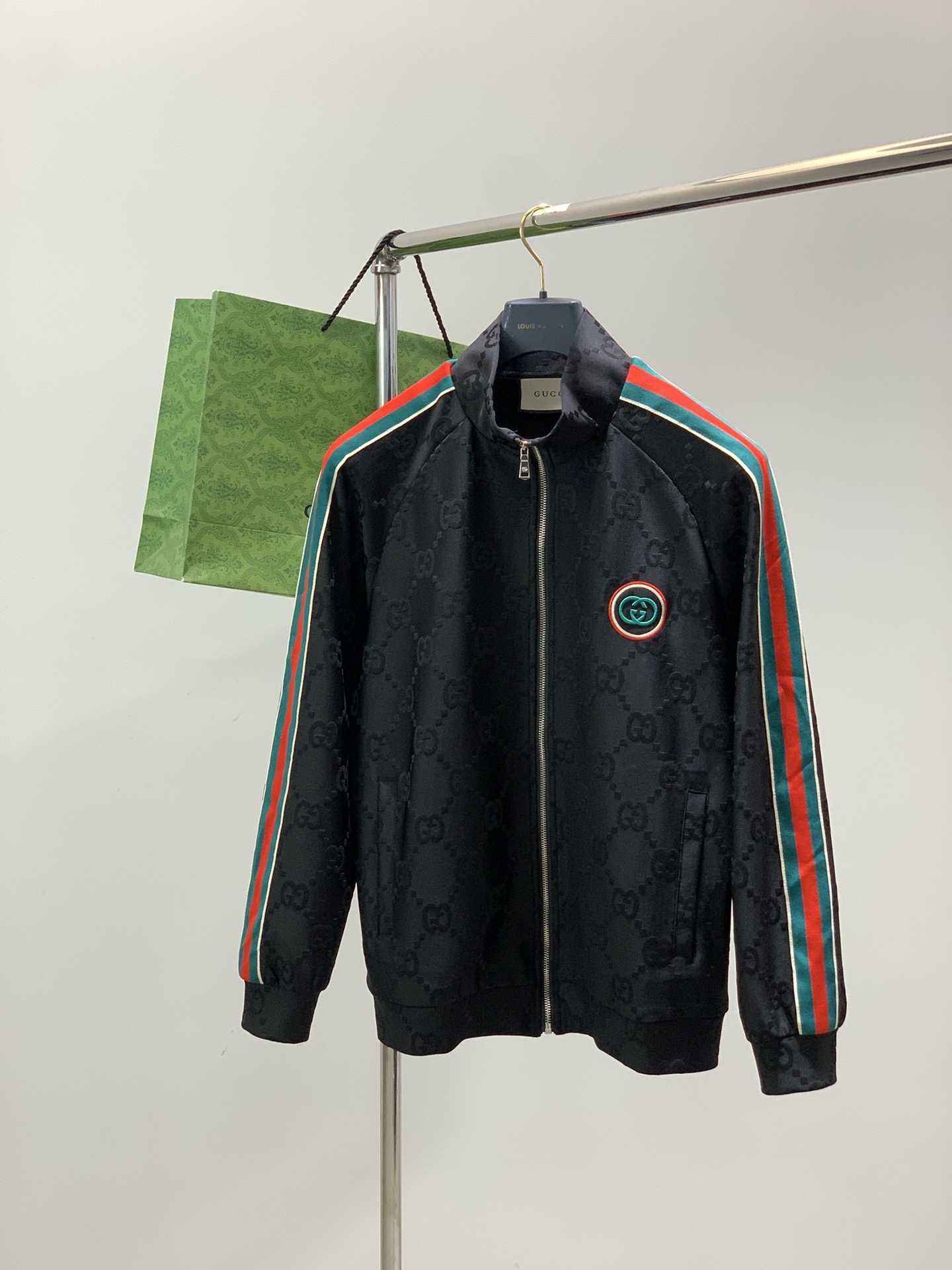 一套，GUCCI最新黑色 套装 一套出。材质 面料:棉32%锦纶63%氨纶5%里料:涤纶100%机洗，手