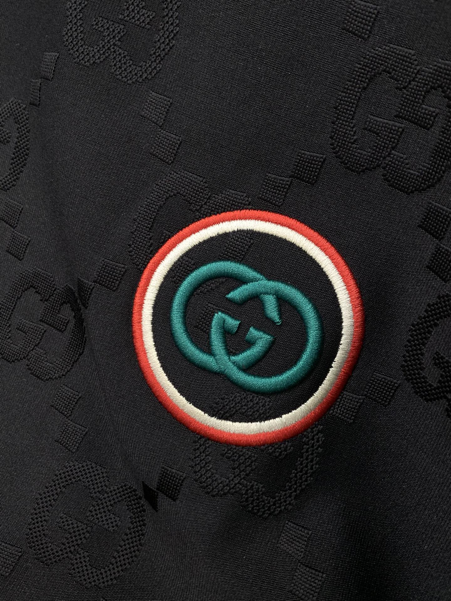 一套，GUCCI最新黑色 套装 一套出。材质 面料:棉32%锦纶63%氨纶5%里料:涤纶100%机洗，手