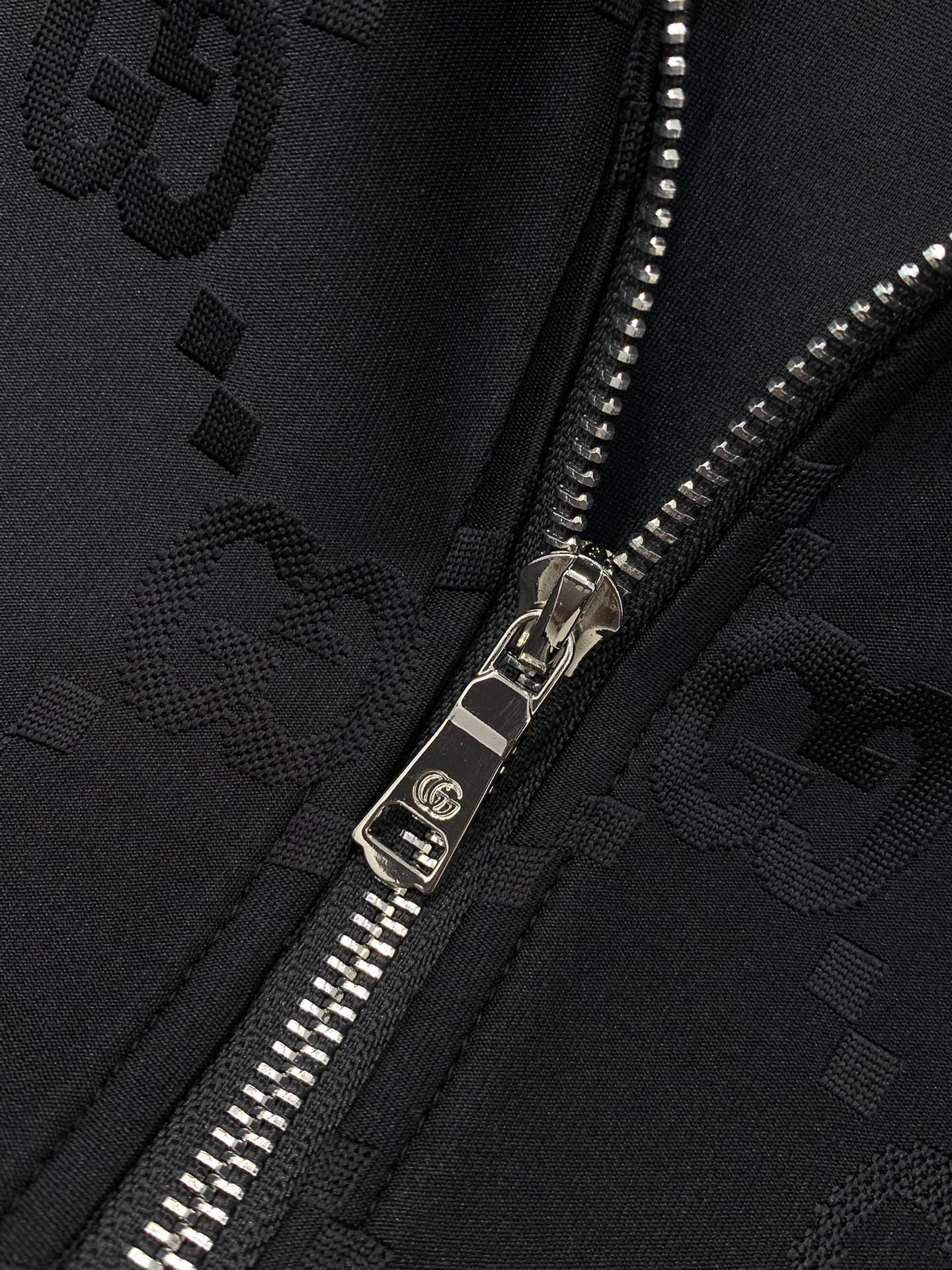 一套，GUCCI最新黑色 套装 一套出。材质 面料:棉32%锦纶63%氨纶5%里料:涤纶100%机洗，手