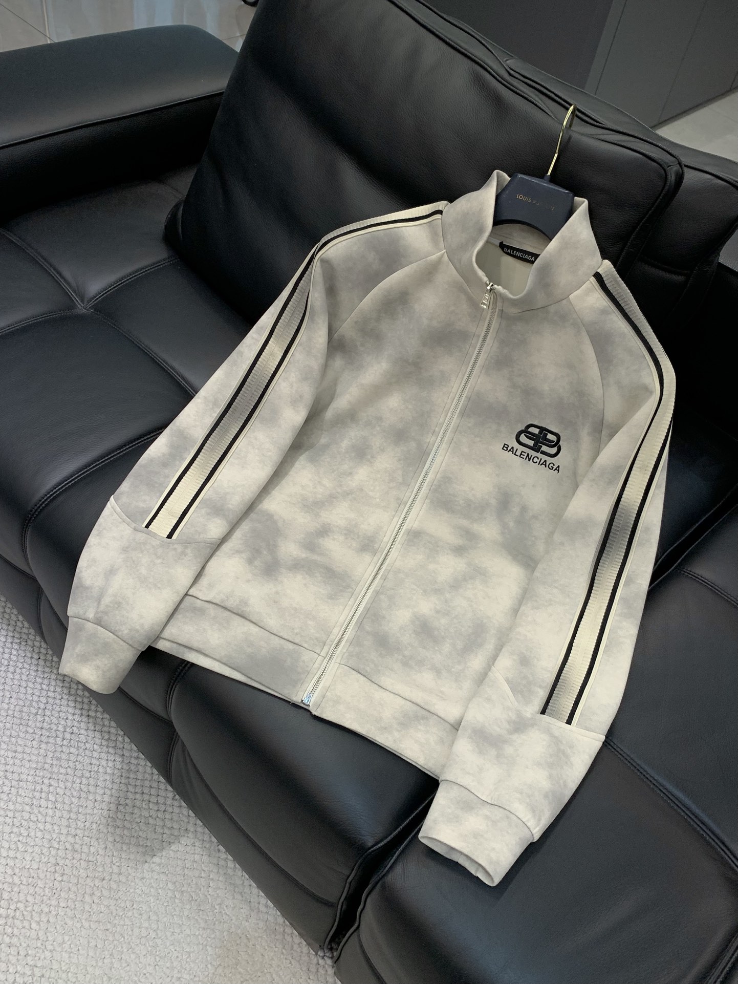 一套，巴黎世 最新 套装 一套出。材质 面料:棉32%锦纶63%氨纶5%里料:涤纶100%机洗，手洗最高