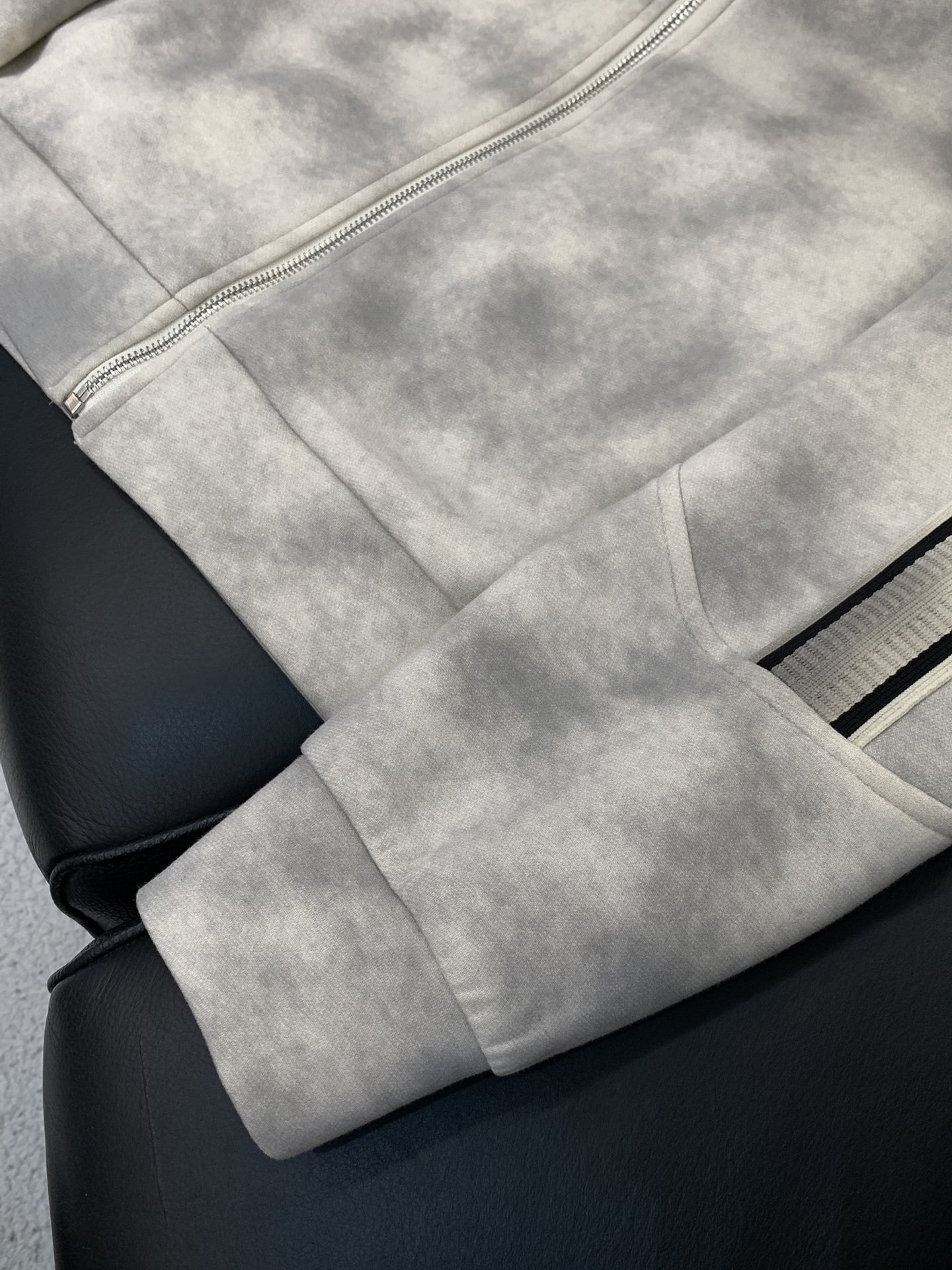 一套，巴黎世 最新 套装 一套出。材质 面料:棉32%锦纶63%氨纶5%里料:涤纶100%机洗，手洗最高