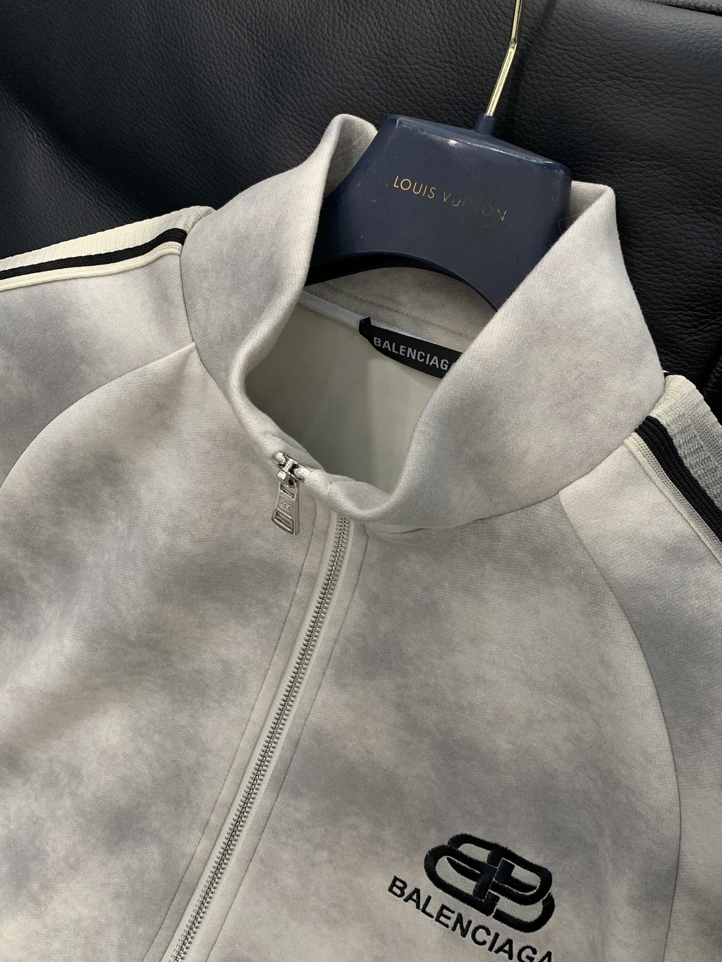 一套，巴黎世 最新 套装 一套出。材质 面料:棉32%锦纶63%氨纶5%里料:涤纶100%机洗，手洗最高