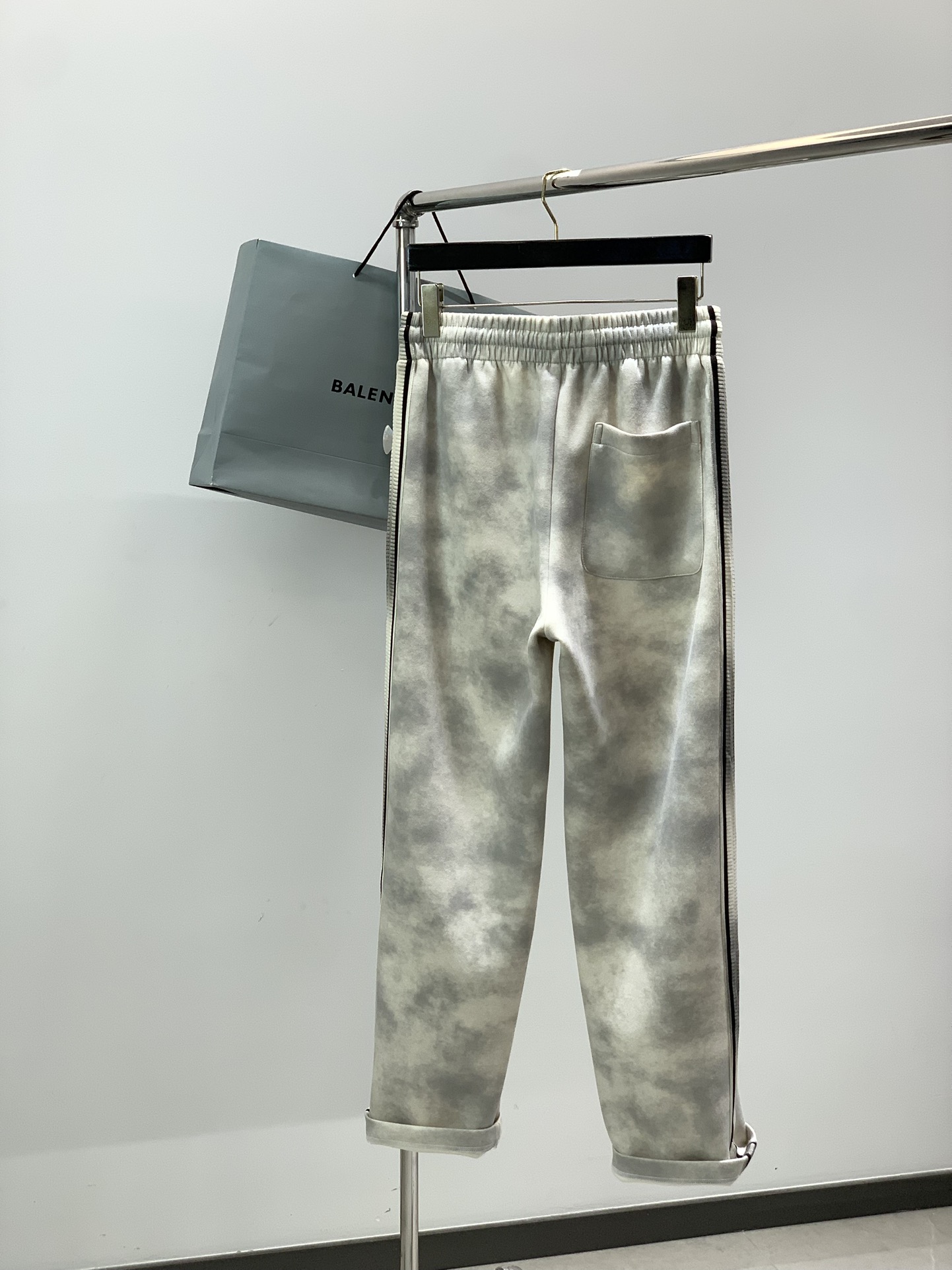 一套，巴黎世 最新 套装 一套出。材质 面料:棉32%锦纶63%氨纶5%里料:涤纶100%机洗，手洗最高