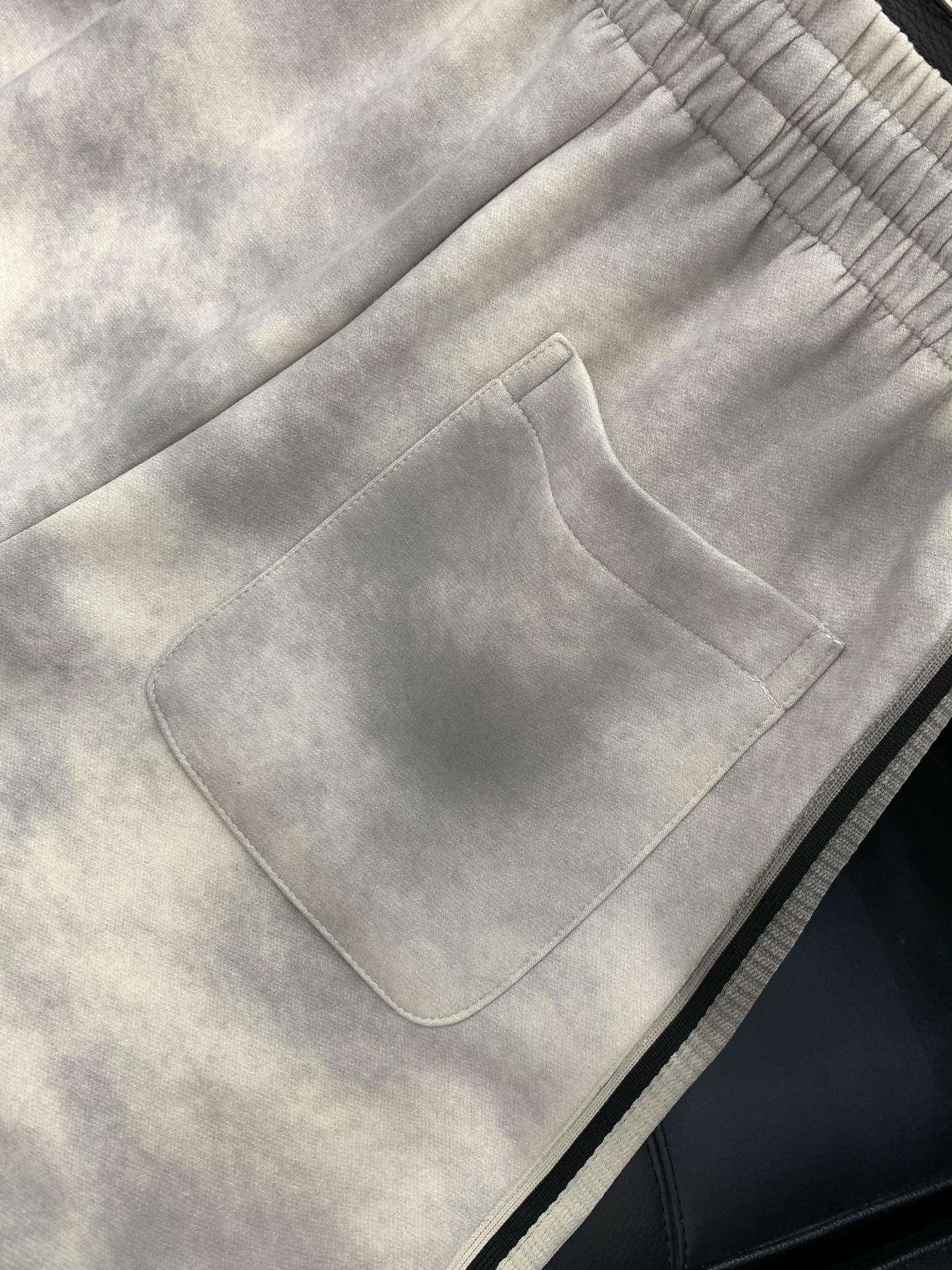 一套，巴黎世 最新 套装 一套出。材质 面料:棉32%锦纶63%氨纶5%里料:涤纶100%机洗，手洗最高