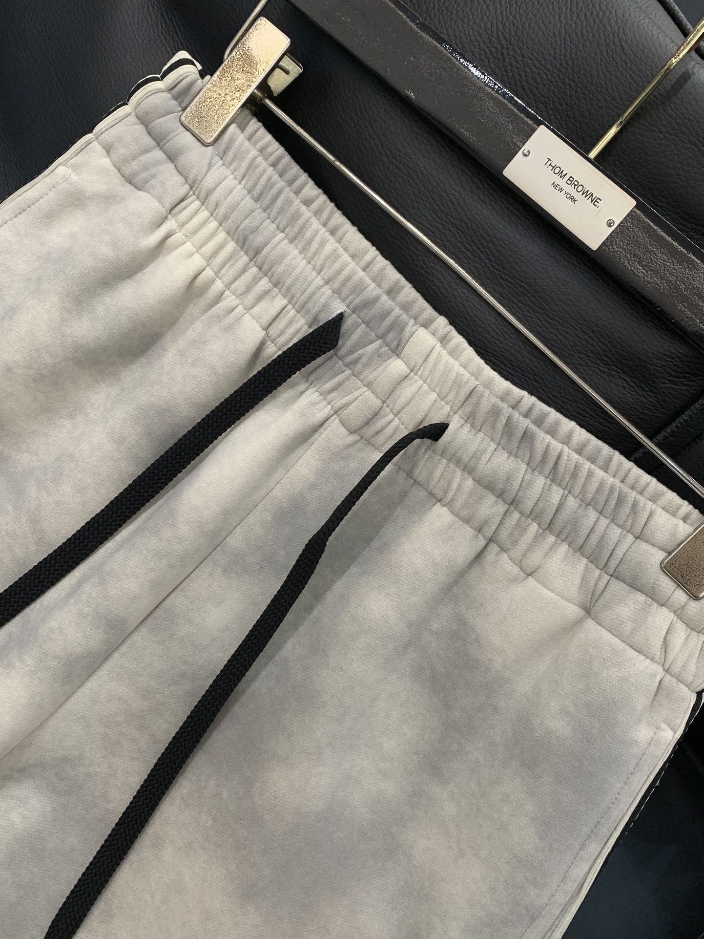 一套，巴黎世 最新 套装 一套出。材质 面料:棉32%锦纶63%氨纶5%里料:涤纶100%机洗，手洗最高