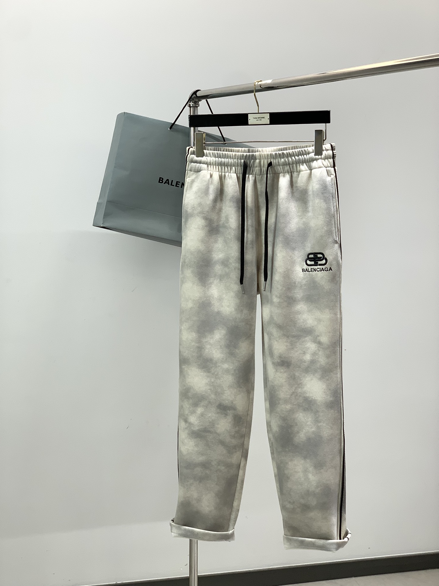 一套，巴黎世 最新 套装 一套出。材质 面料:棉32%锦纶63%氨纶5%里料:涤纶100%机洗，手洗最高