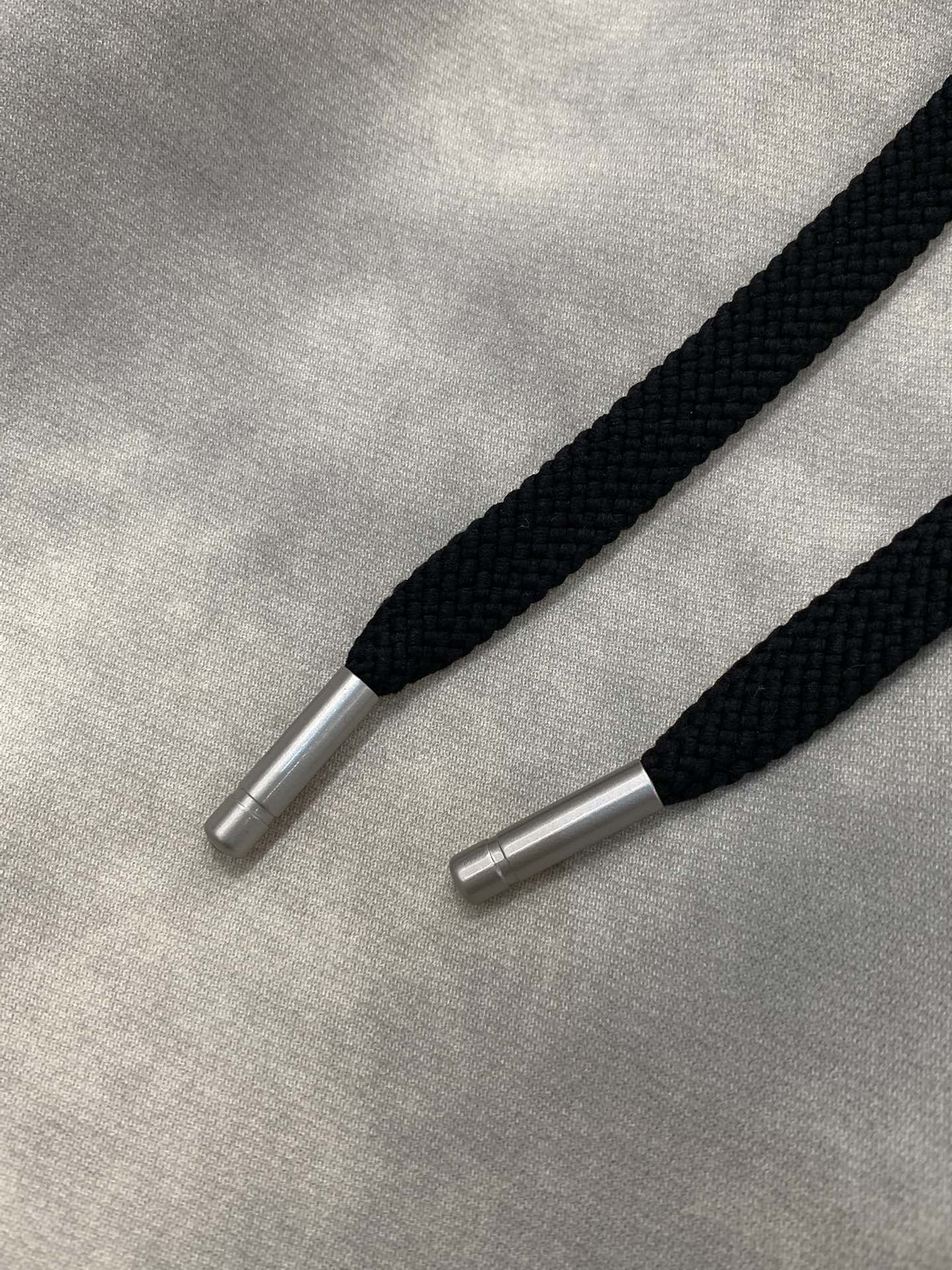 一套，巴黎世 最新 套装 一套出。材质 面料:棉32%锦纶63%氨纶5%里料:涤纶100%机洗，手洗最高