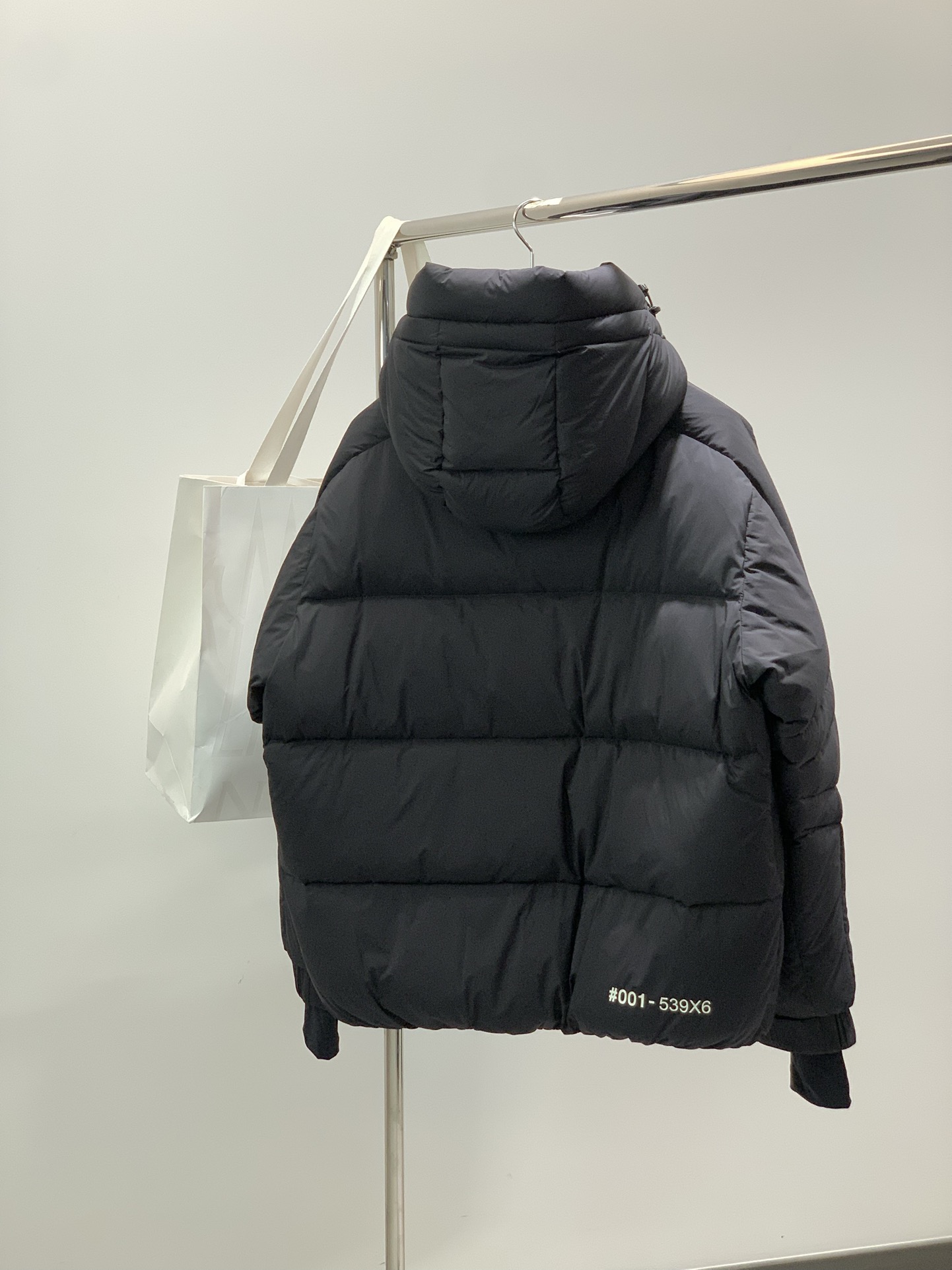 ，Moncler 蒙口，2025冬季最新品，专柜同步有售，原单狠货，时尚休闲羽绒服，上身舒适！吸睛而有亮