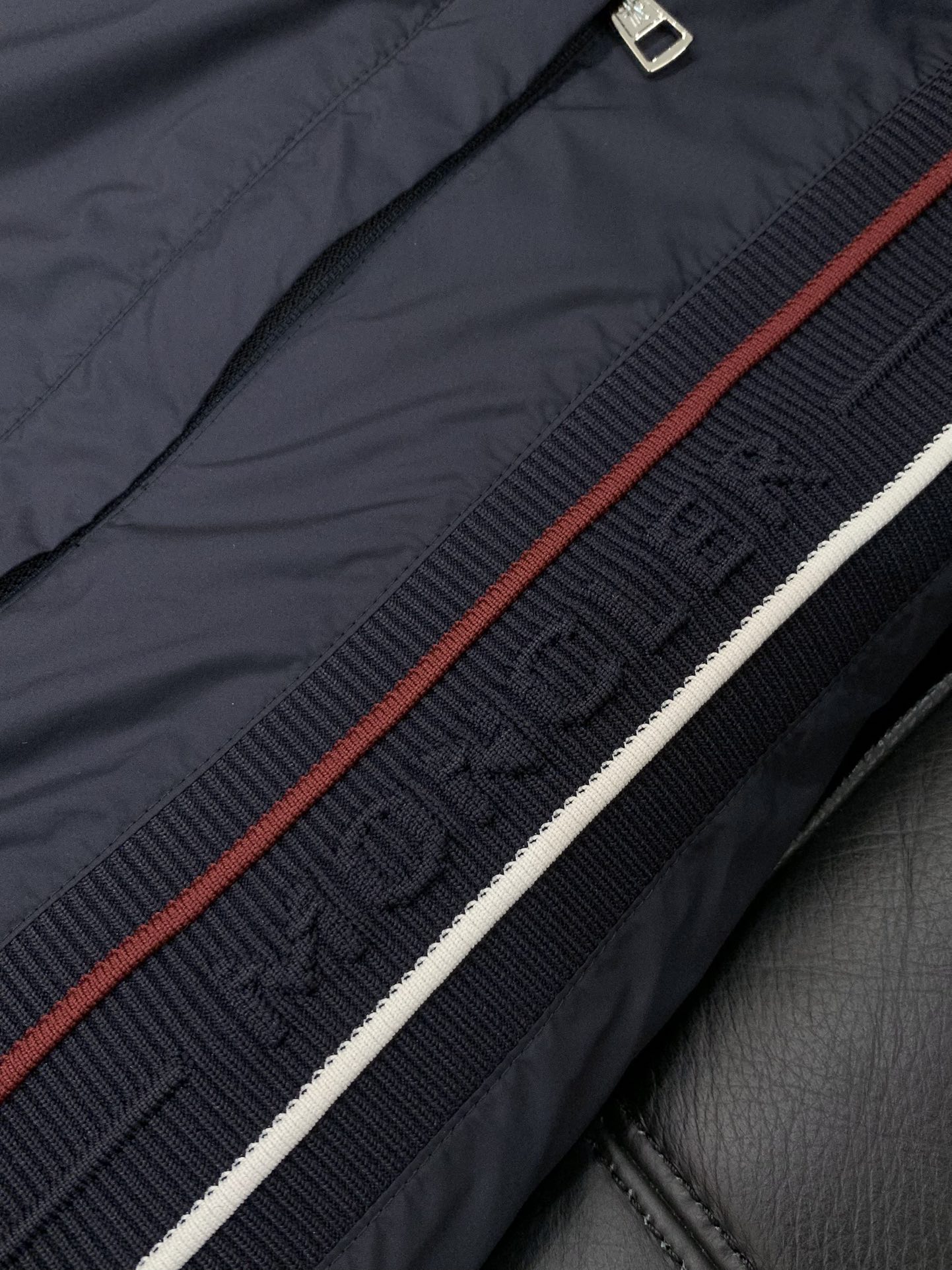 ，Moncler 蒙口，2025冬季最新品，专柜同步有售，原单狠货，时尚休闲羽绒服，上身舒适！吸睛而有亮