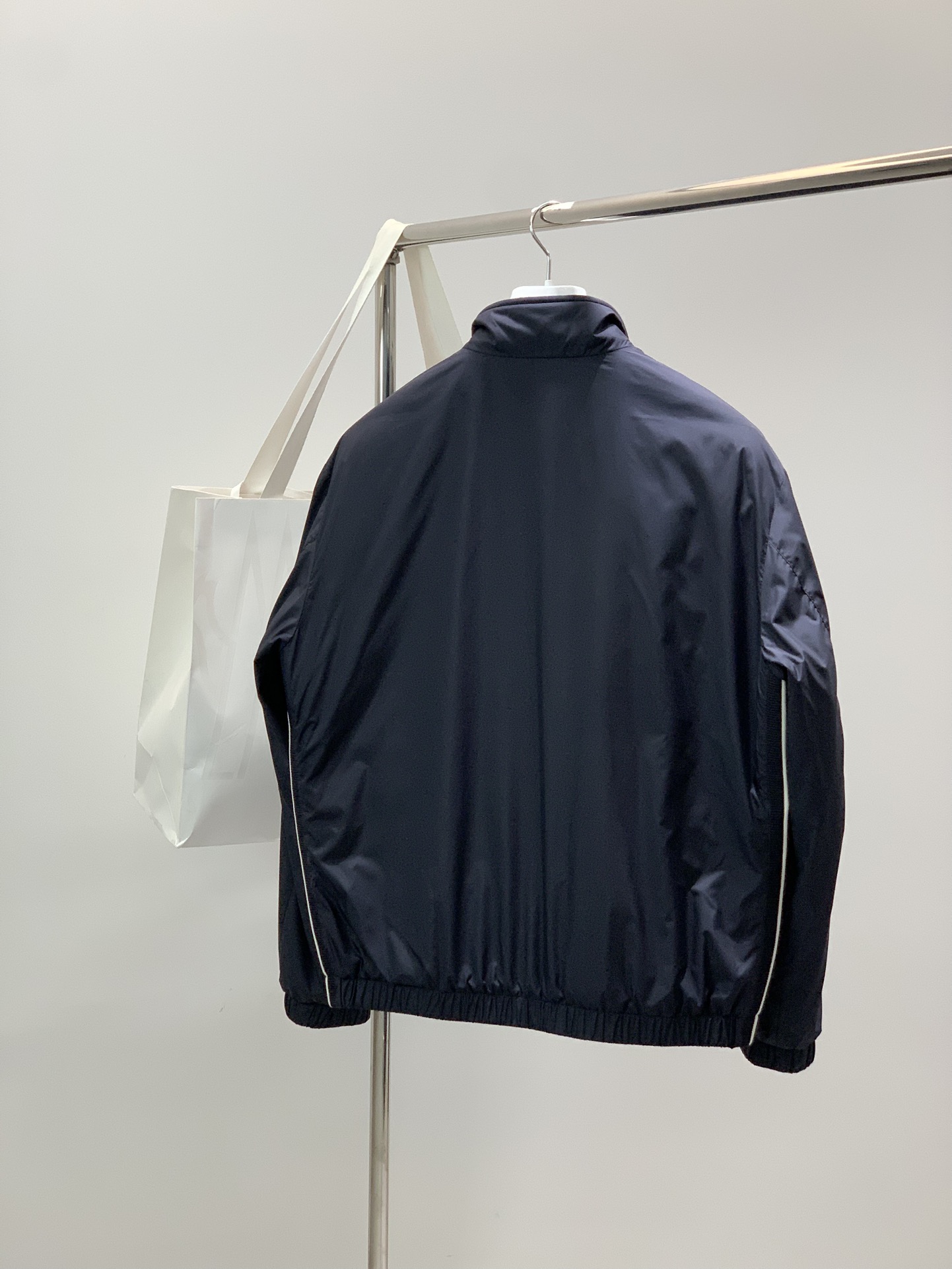 ，Moncler 蒙口，2025冬季最新品，专柜同步有售，原单狠货，时尚休闲羽绒服，上身舒适！吸睛而有亮