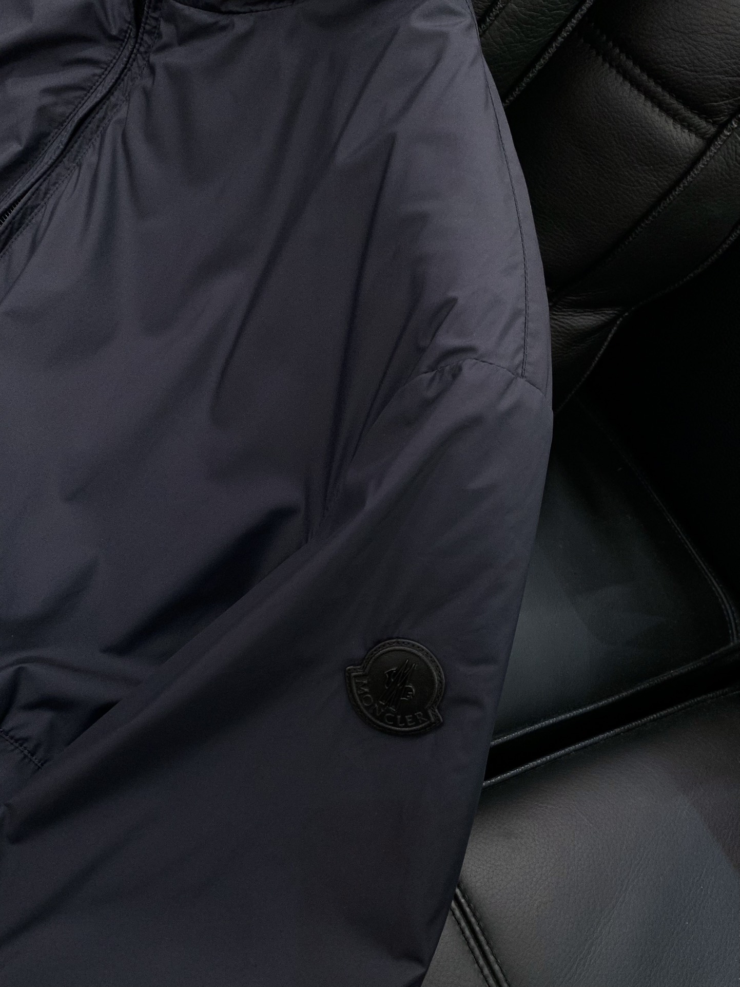 ，Moncler 蒙口，2025冬季最新品，专柜同步有售，原单狠货，时尚休闲羽绒服，上身舒适！吸睛而有亮