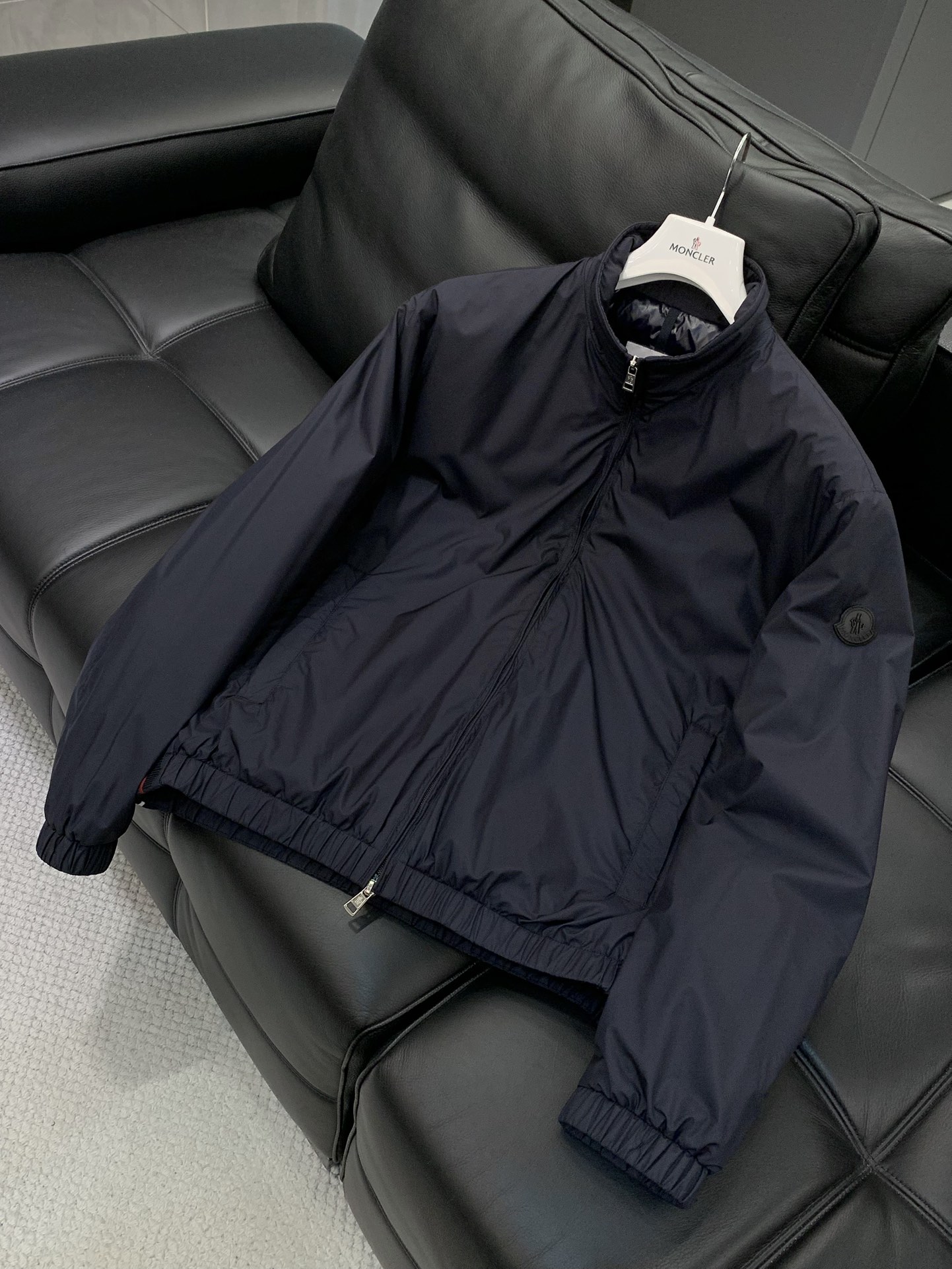 ，Moncler 蒙口，2025冬季最新品，专柜同步有售，原单狠货，时尚休闲羽绒服，上身舒适！吸睛而有亮