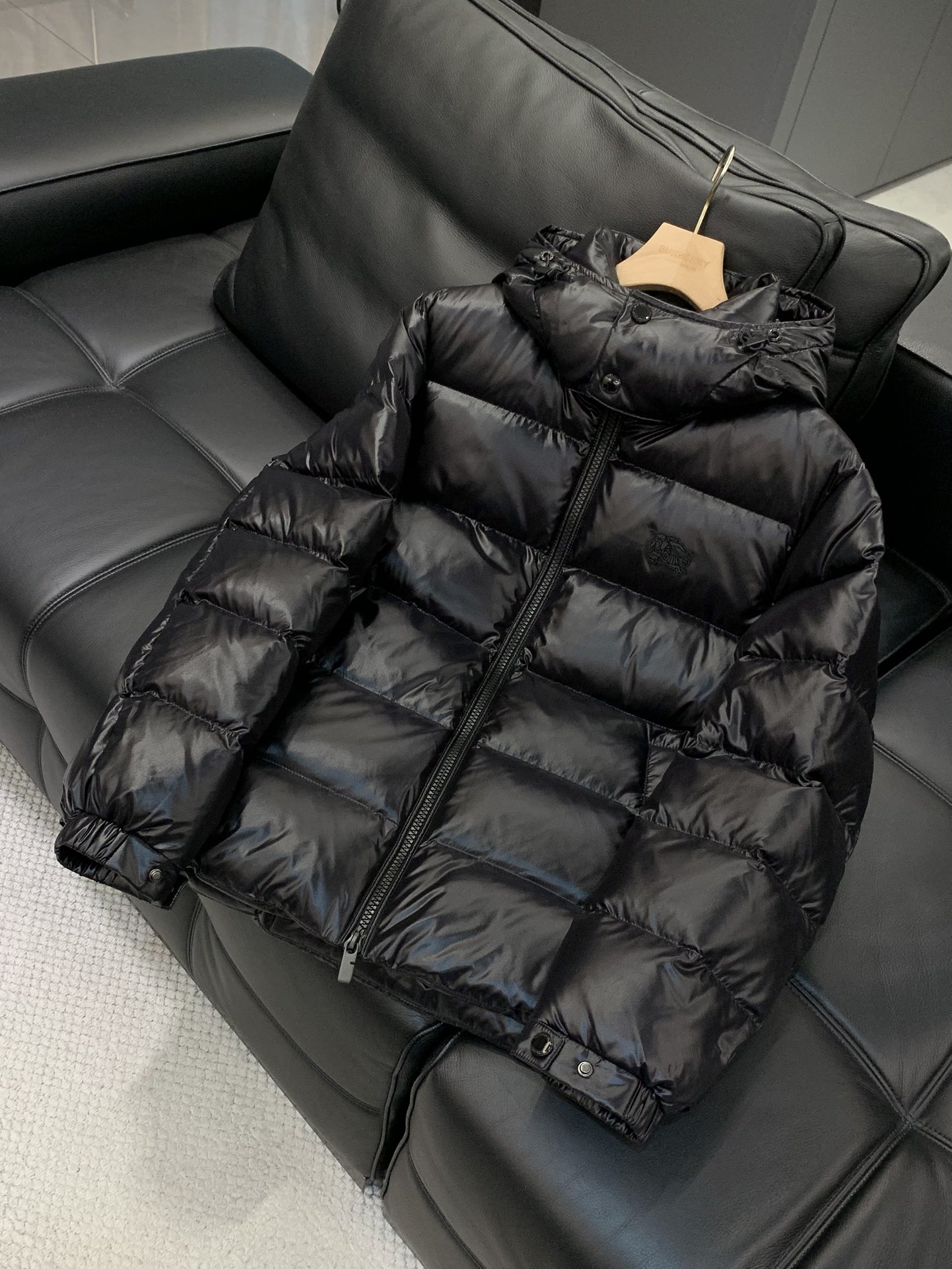 ，Burberry 巴宝莉，2025冬季最新品，专柜同步有售，原单狠货，时尚休闲羽绒服，进口原版面料，上