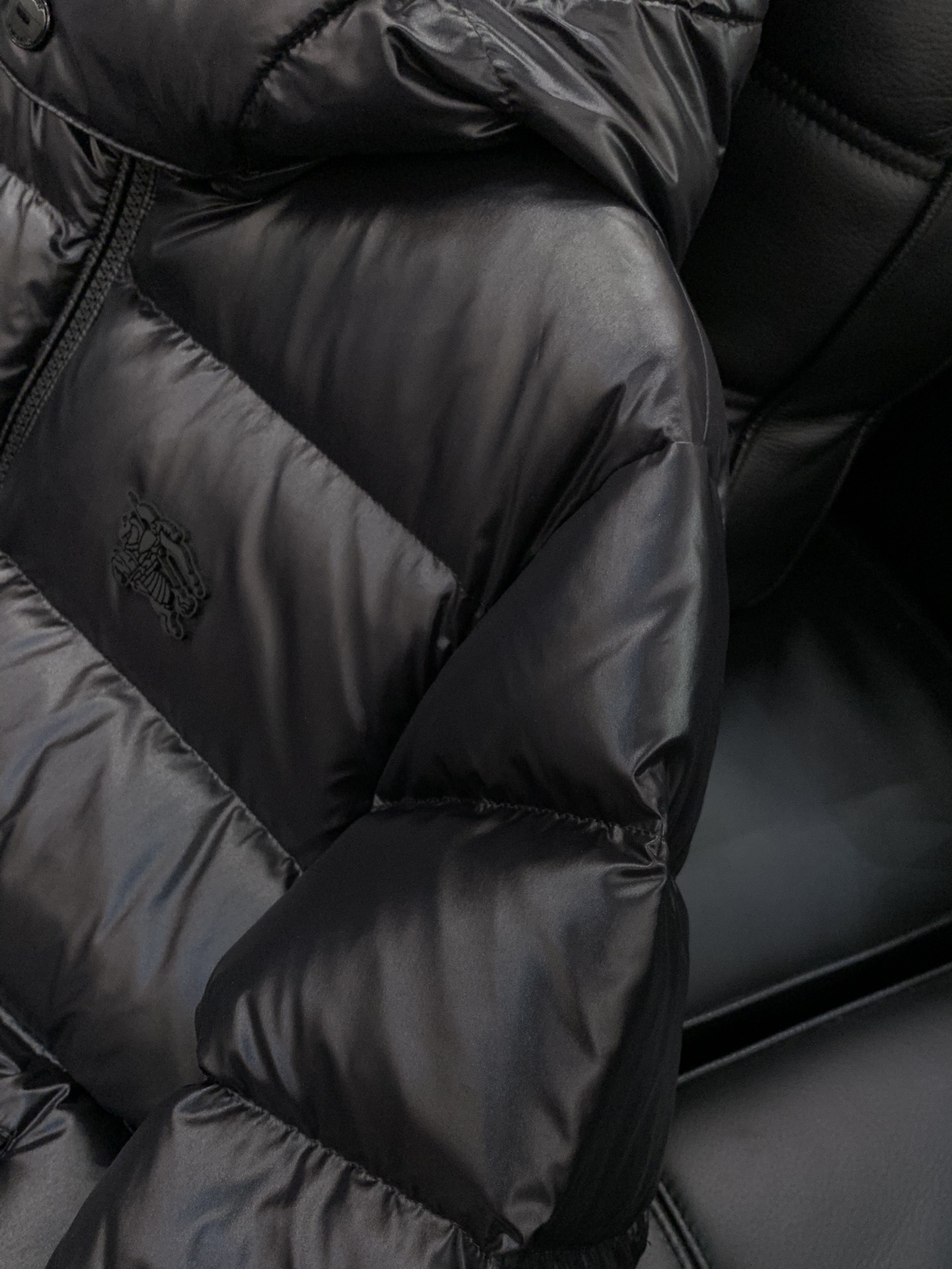 ，Burberry 巴宝莉，2025冬季最新品，专柜同步有售，原单狠货，时尚休闲羽绒服，进口原版面料，上